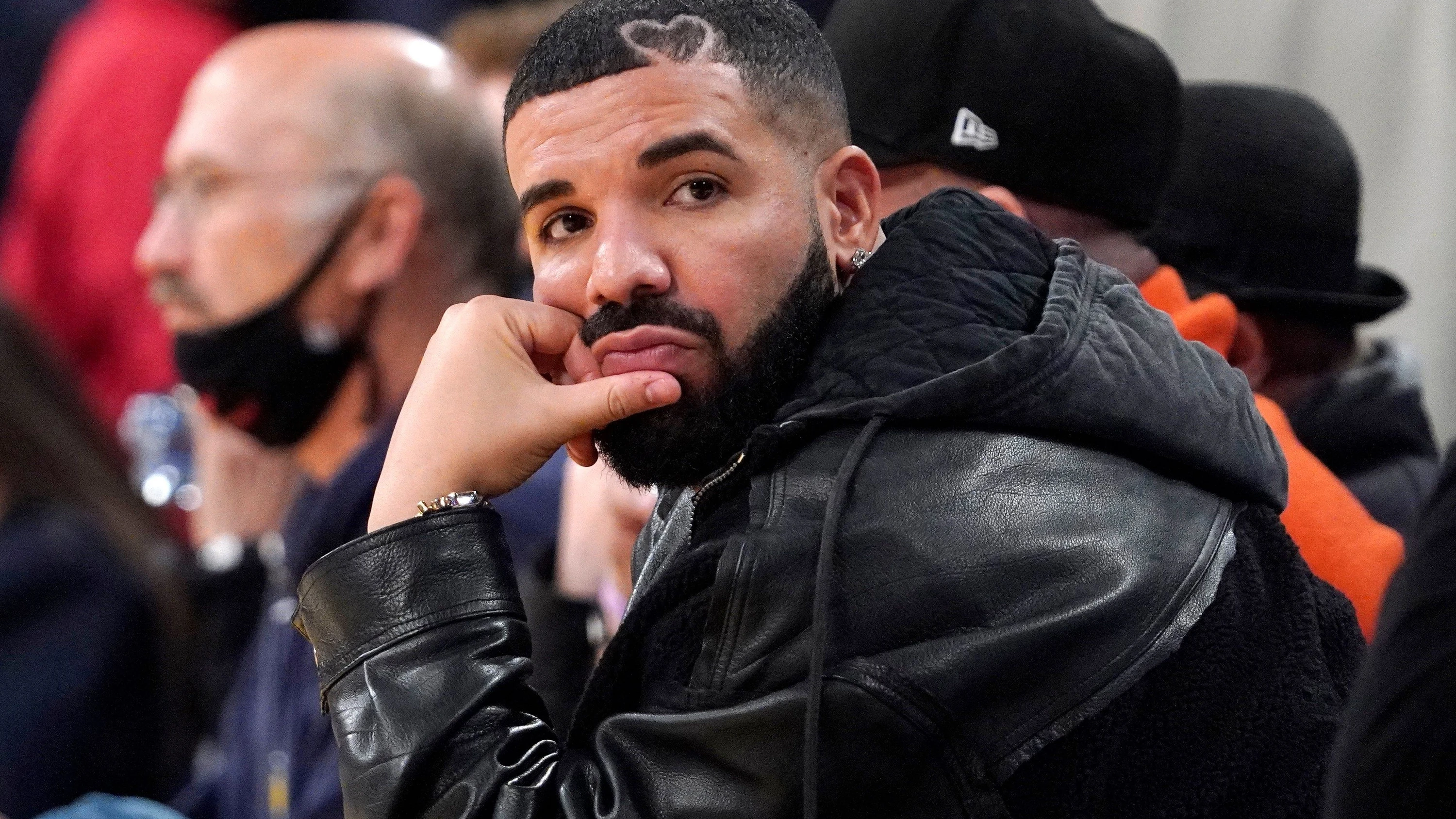 Liveblog Fußball-WM 2026: „Drake-Fluch“: Rapper verliert Millionen mit Argentinien-Wette Liveblog Fußball-WM 2026: „Drake-Fluch“: Rapper verliert Millionen mit Argentinien-Wette