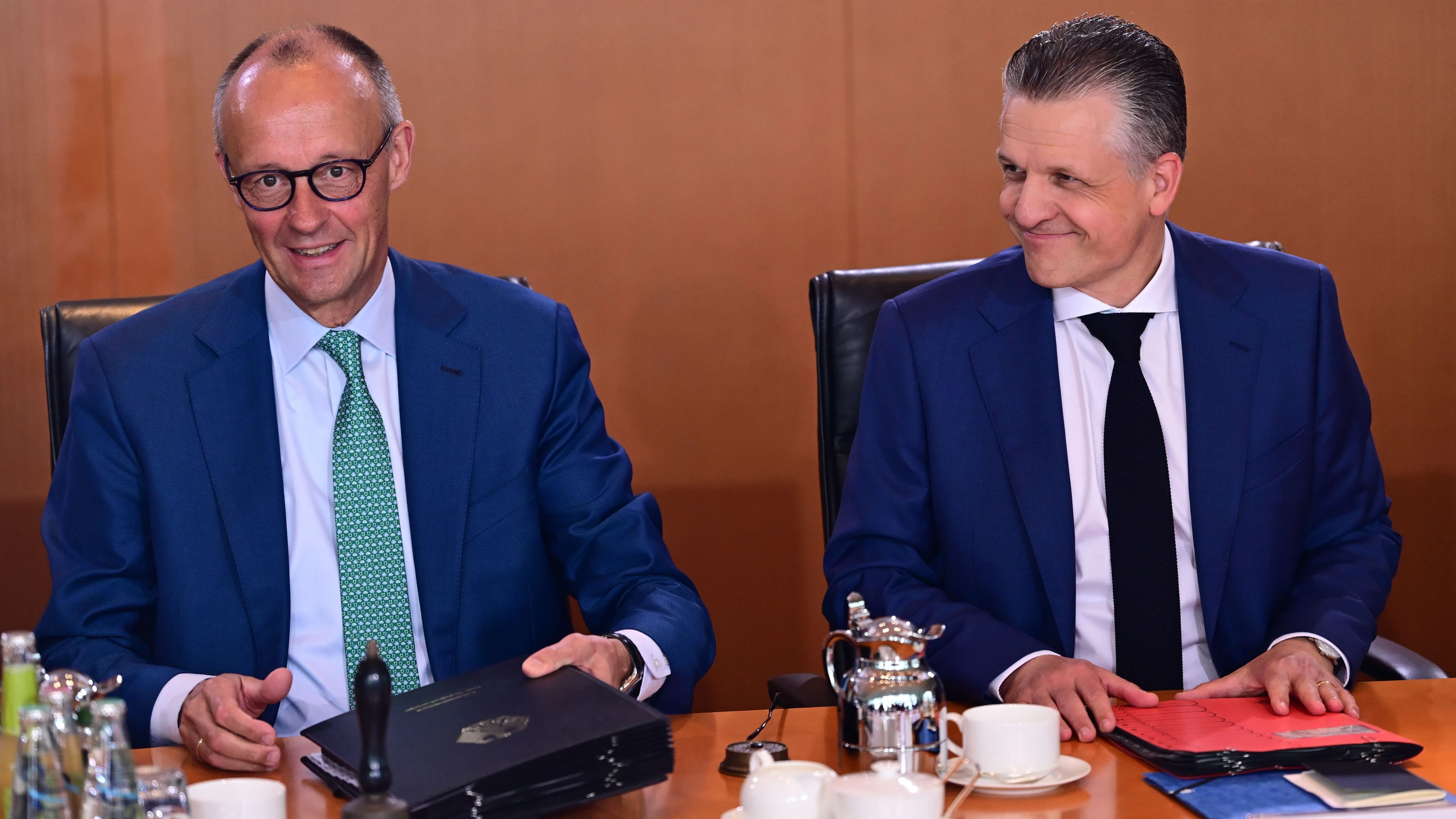 Deutschland-Liveblog: Merz und Söder schlagen Frei als Fraktionschef vor