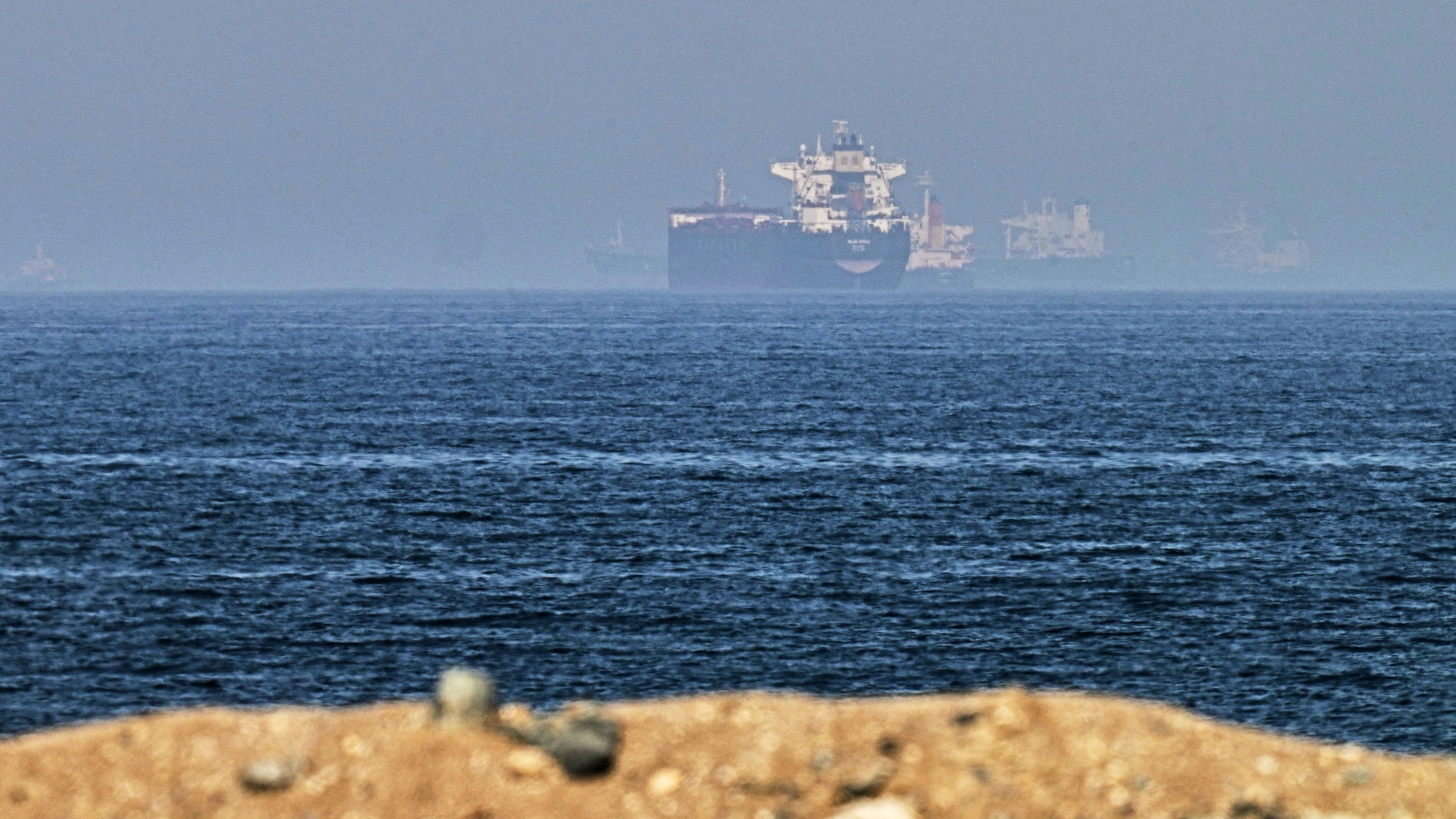 Bild: Business-Ticker: Vier Frachter von Hapag-Lloyd stecken in der Hormus-Falle