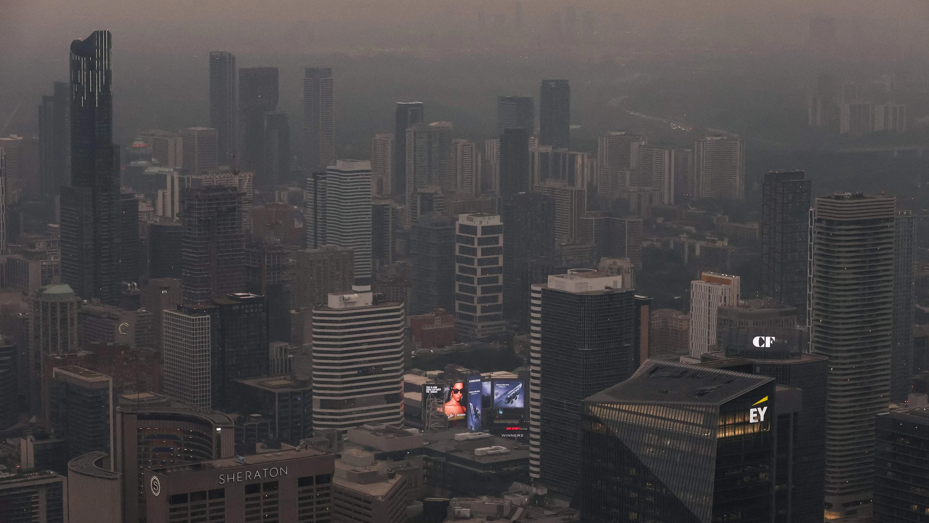Rauch legt sich über die kanadische Stadt Toronto. - AFP