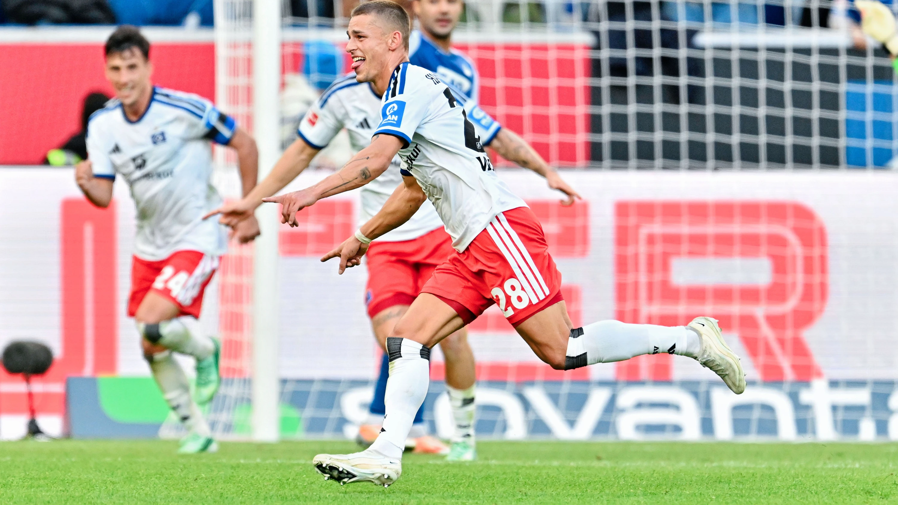 Nächster HSV-Sieg: Muheim schockt Stuttgart mit nächstem Distanzschuss