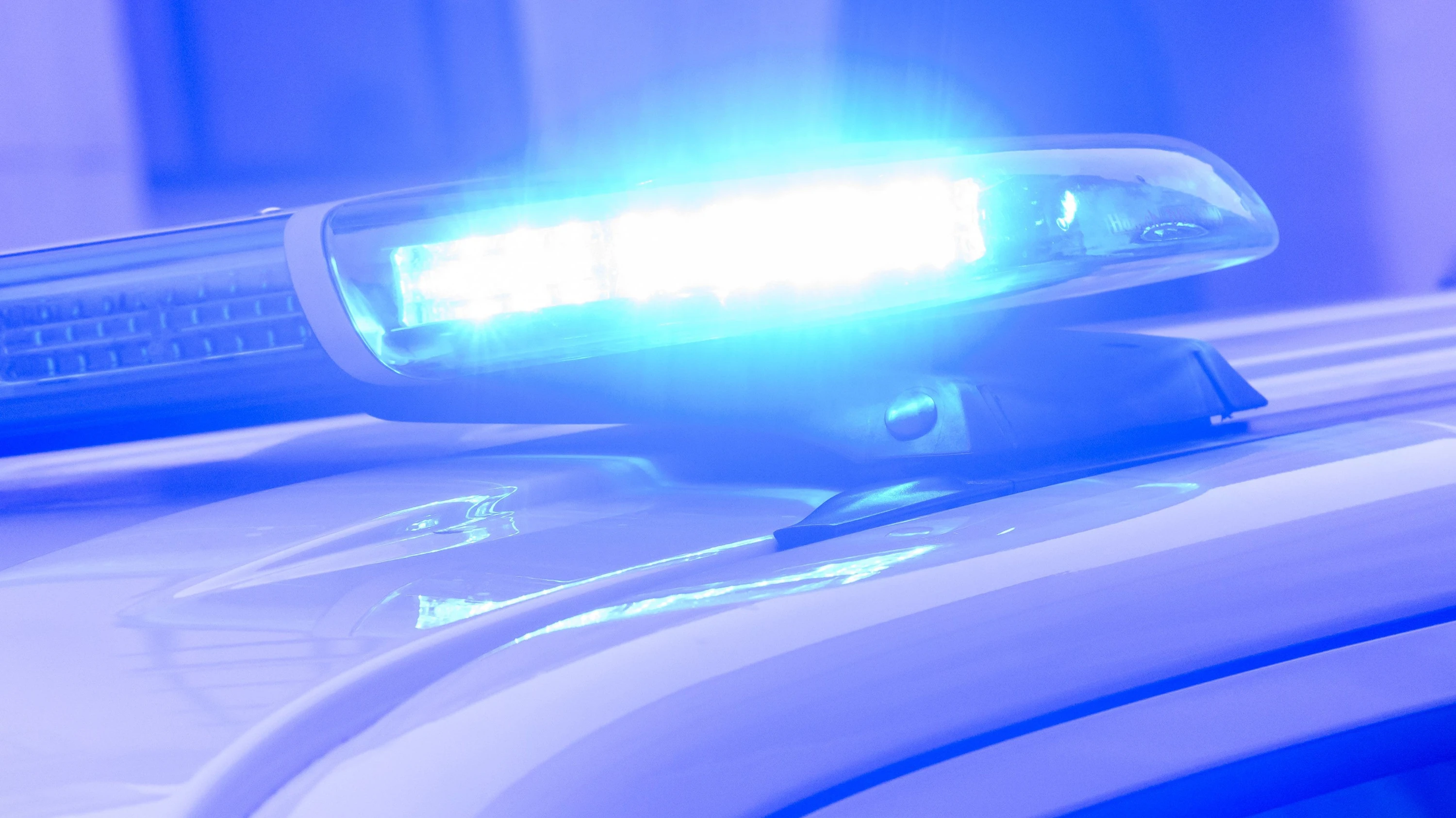 Rhein-Main-Liveblog: Mann droht mit Waffe und stiehlt Auto