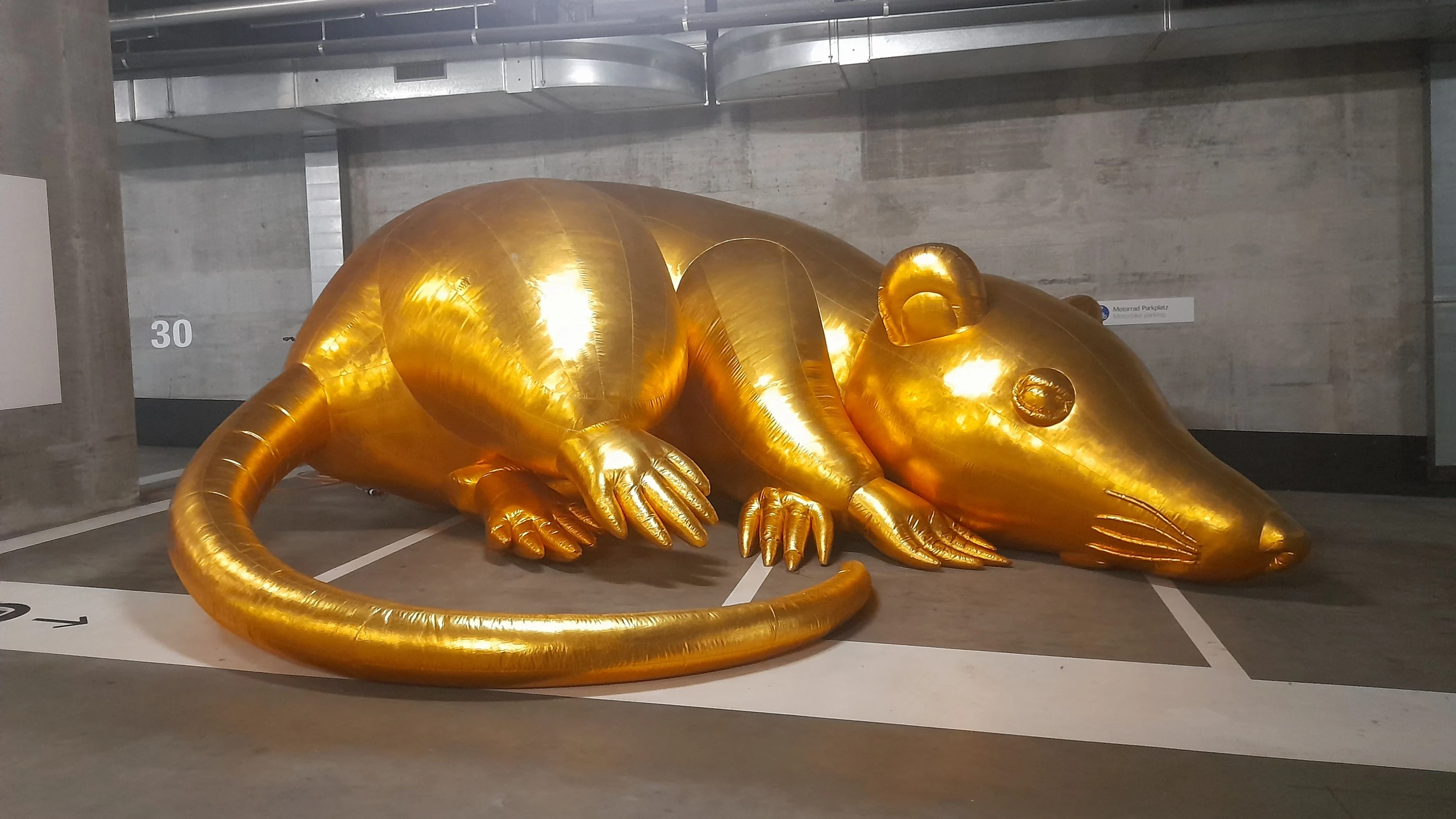 Im Basel Social Club präsentiert von der Galerie Andersen’s Contemporary aus Kopenhagen: Esben Weile Kjær, „Lions“, 2026 - Andersen's Contemporary