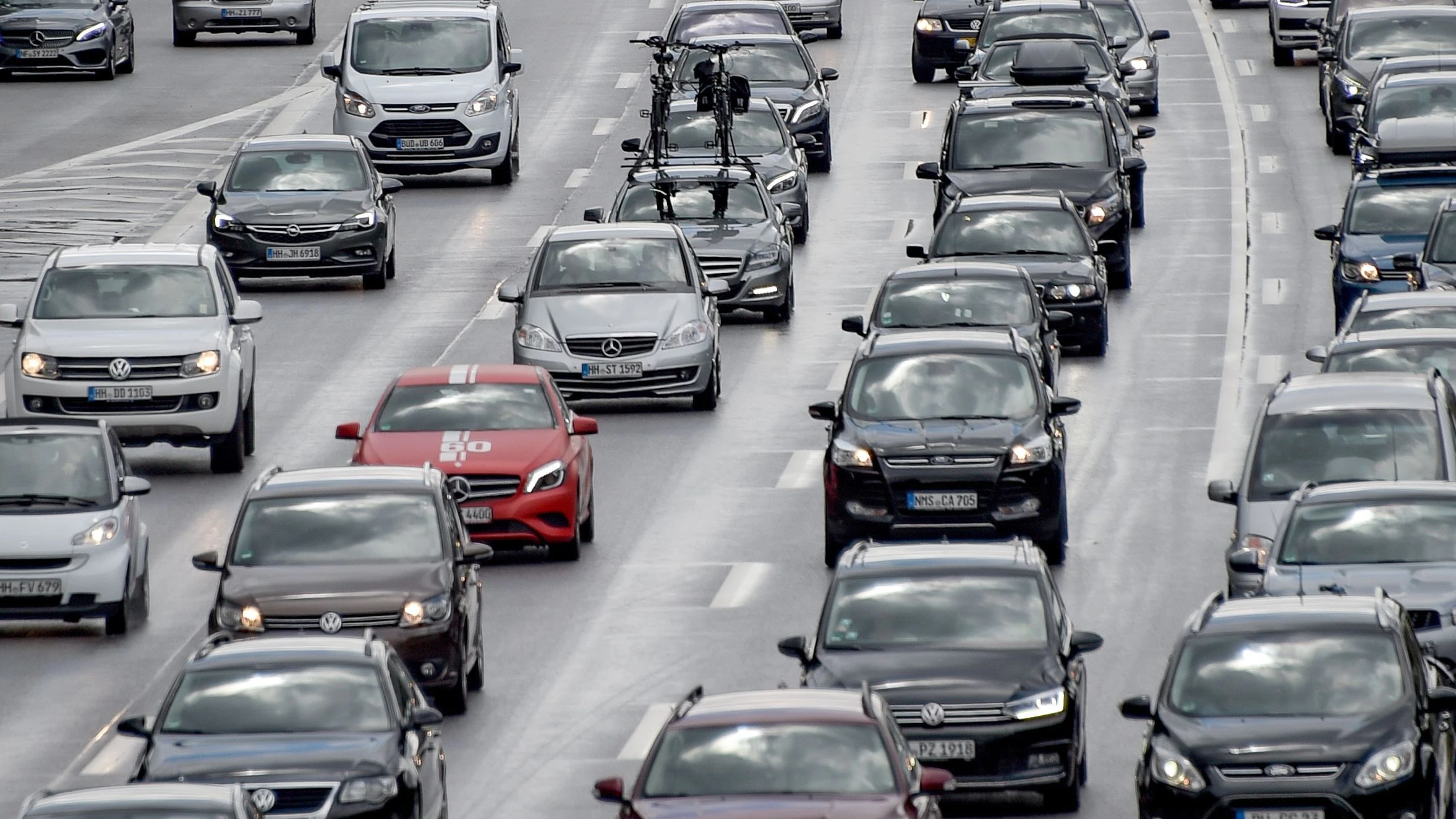 Bilanz des ADAC: So lange standen Autofahrer 2025 in Deutschland im Stau