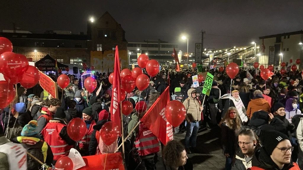 Liveticker Hessen & Frankfurt: AfD-Gegner treffen zu Demos in Gießen ein