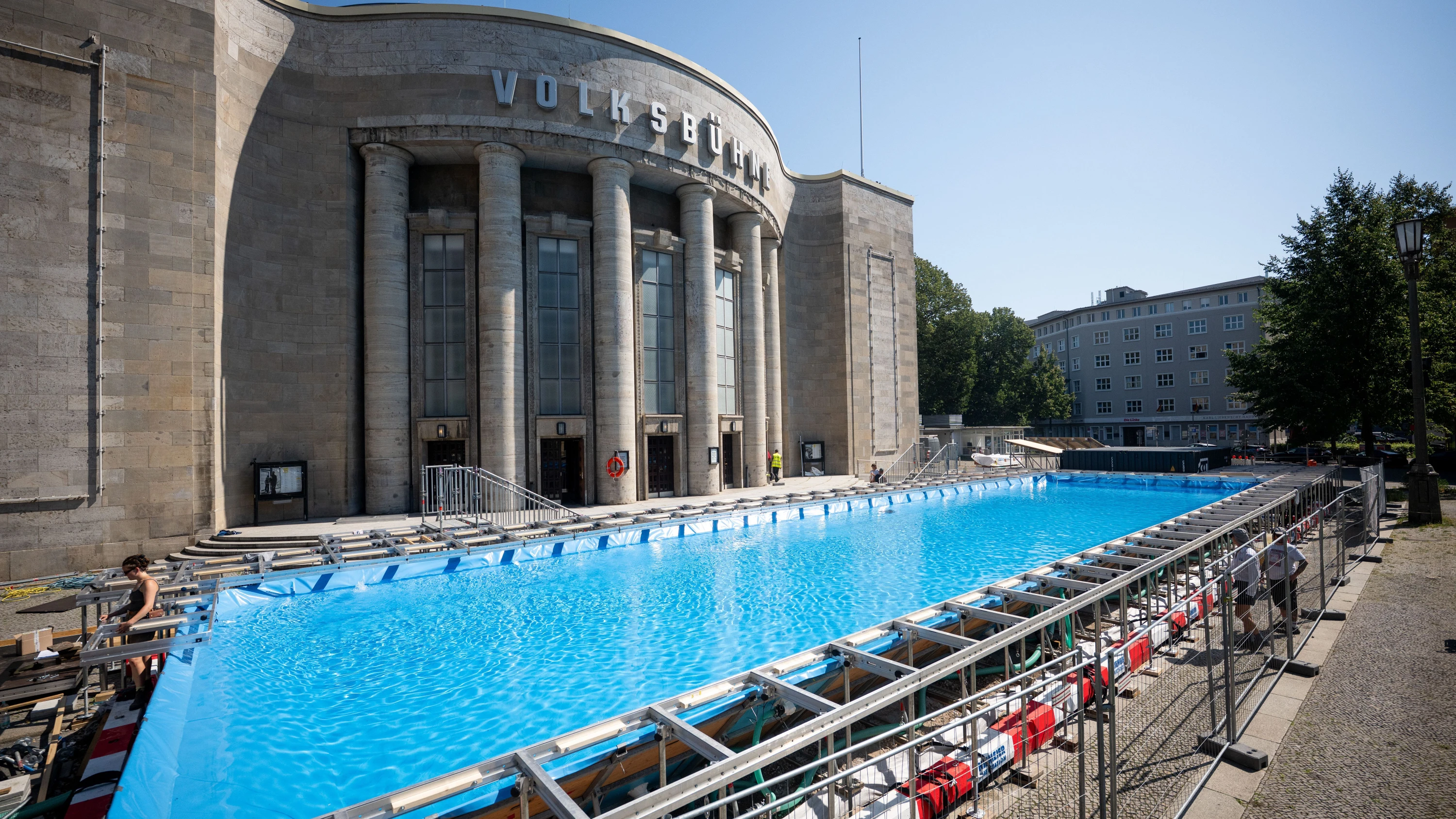 Schwimmbad in Mitte: Ein 300.000-Euro-Planschbecken für die Berliner Volksbühne