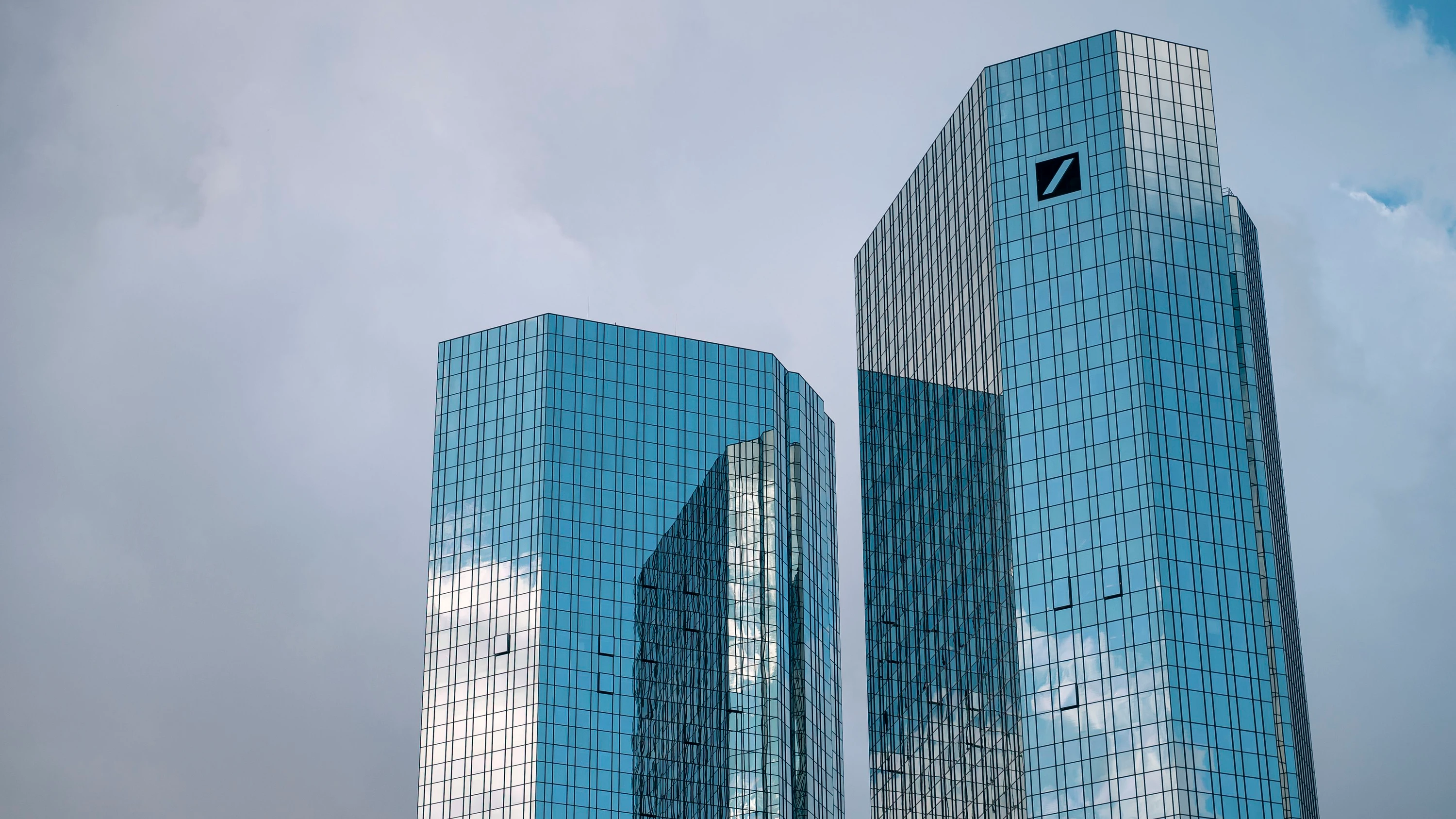 Der Aktienkurs der Deutschen Bank, die ihre Zentrale in Frankfurt am Main hat, schwächelt. - Carlotta Steinkamp