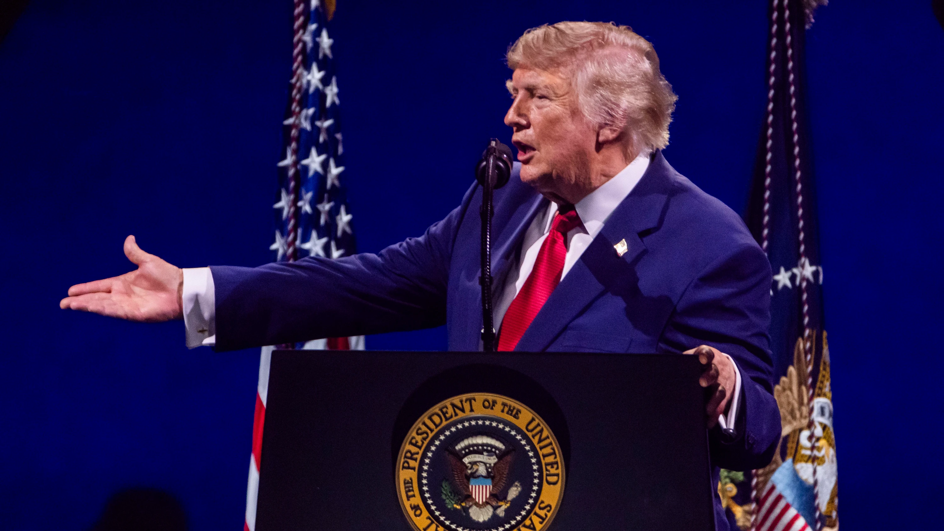 USA unter Trump: Mitarbeiter des Weißen Hauses wettete auf Trump-Reden – und verdiente wohl mehr als 100.000 Dollar