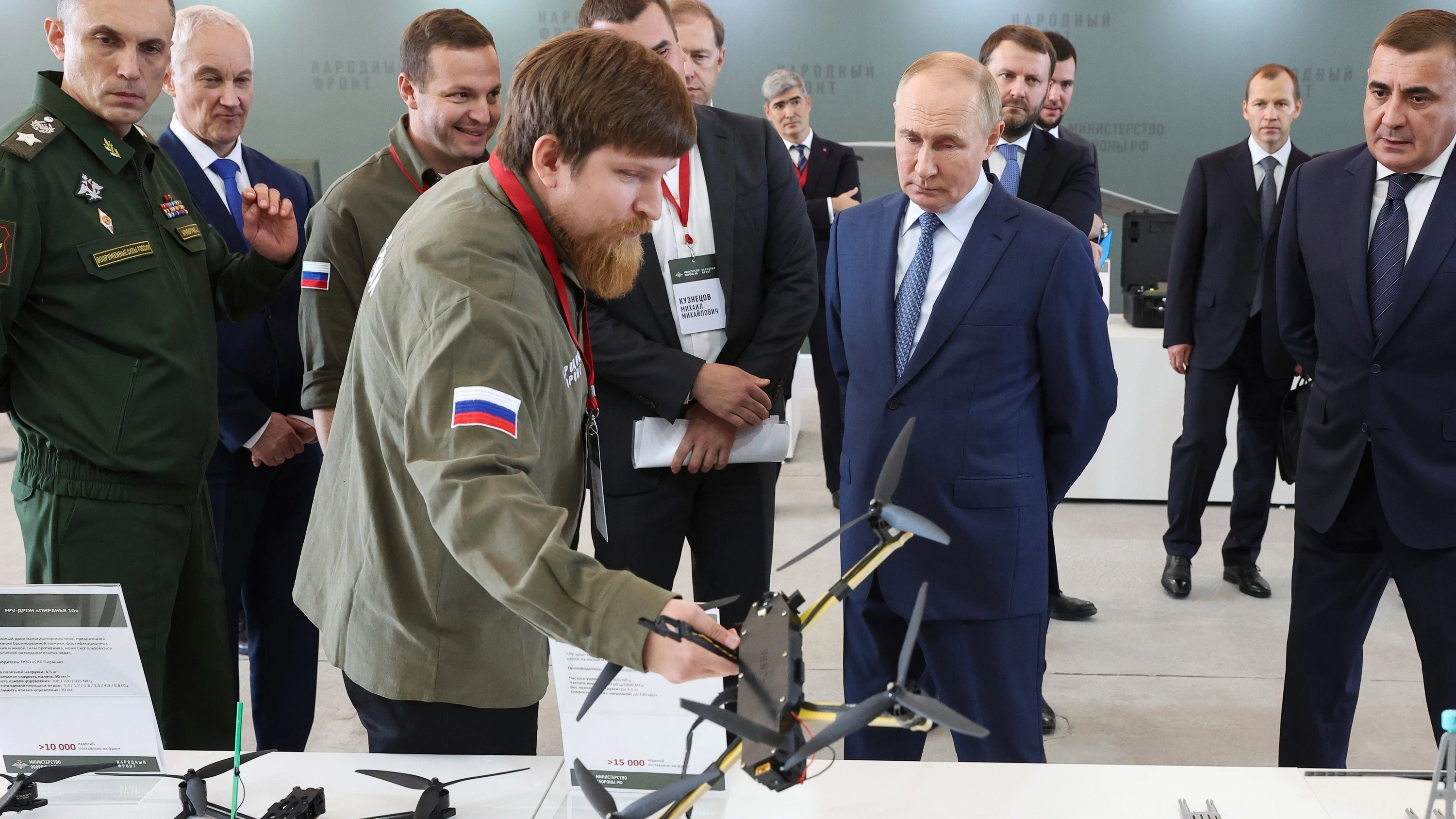 Wladimir Tkatschuk im September 2024 mit dem russischen Präsidenten Wladimir Putin in Sankt Petersburg - AP