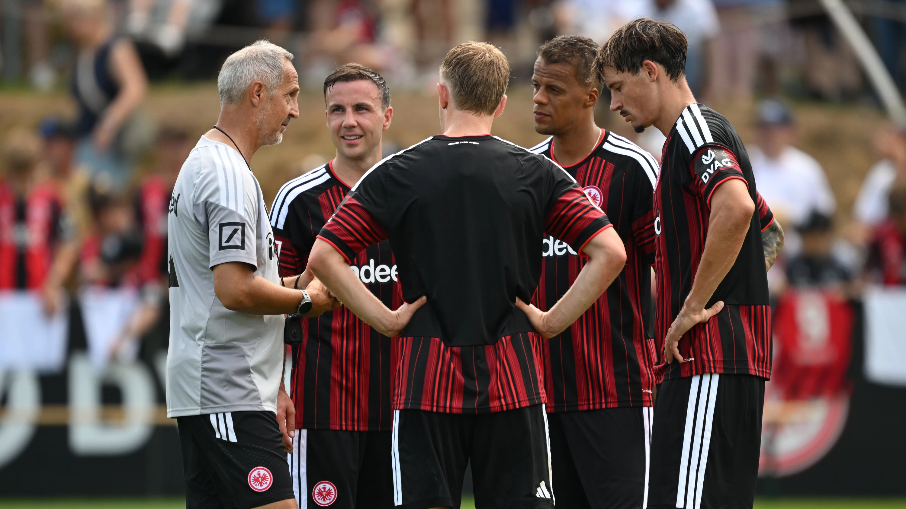 Hütters Comeback-Pläne: Die Rückkehr der Verlässlichkeit bei Eintracht Frankfurt Hütters Comeback-Pläne: Die Rückkehr der Verlässlichkeit bei Eintracht Frankfurt