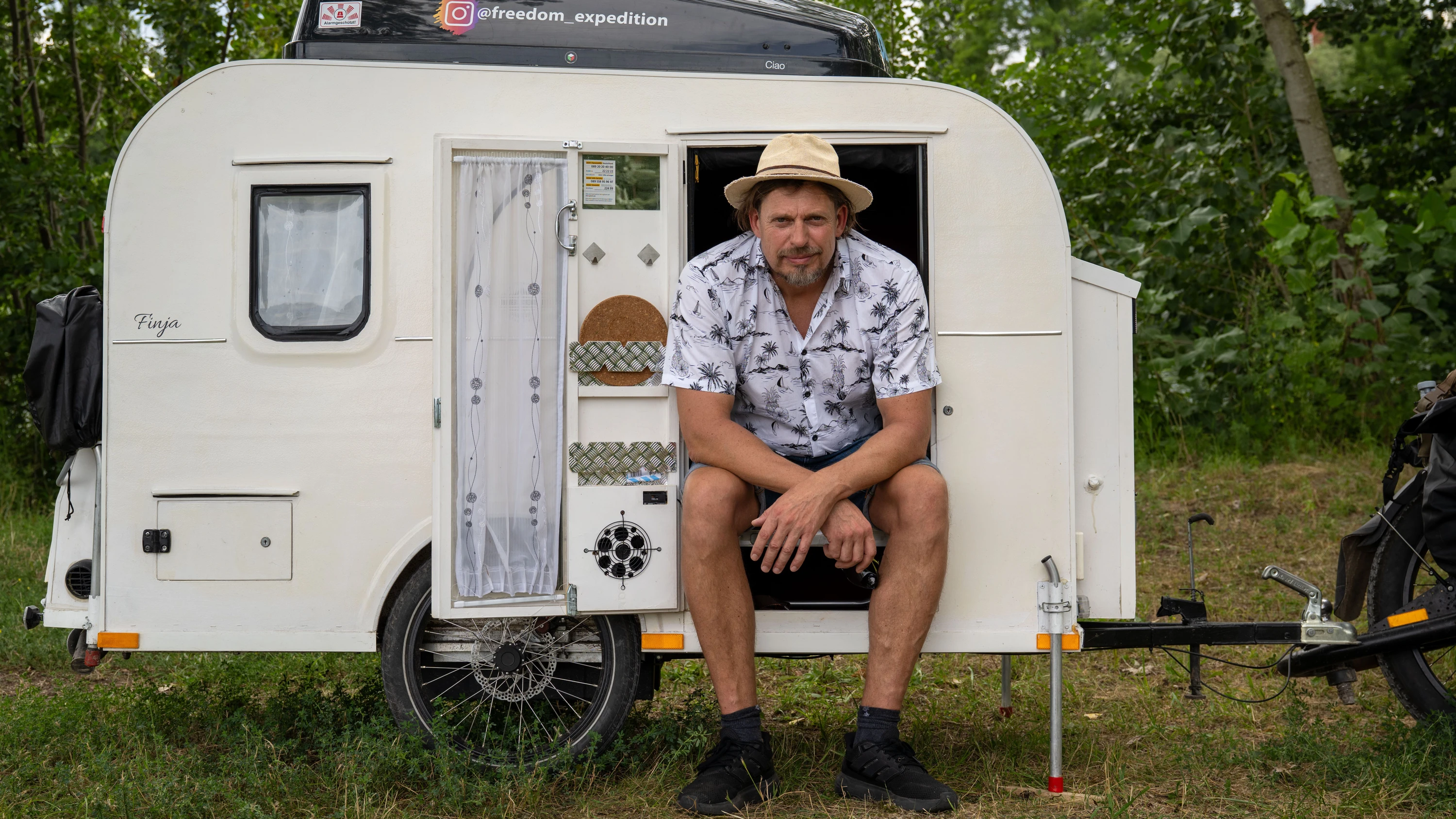 Wohnwagen am Fahrrad: „Eine kleine Arche auf Rädern, mit Bett, Strom und allem, was ich brauche“ Wohnwagen am Fahrrad: „Eine kleine Arche auf Rädern, mit Bett, Strom und allem, was ich brauche“