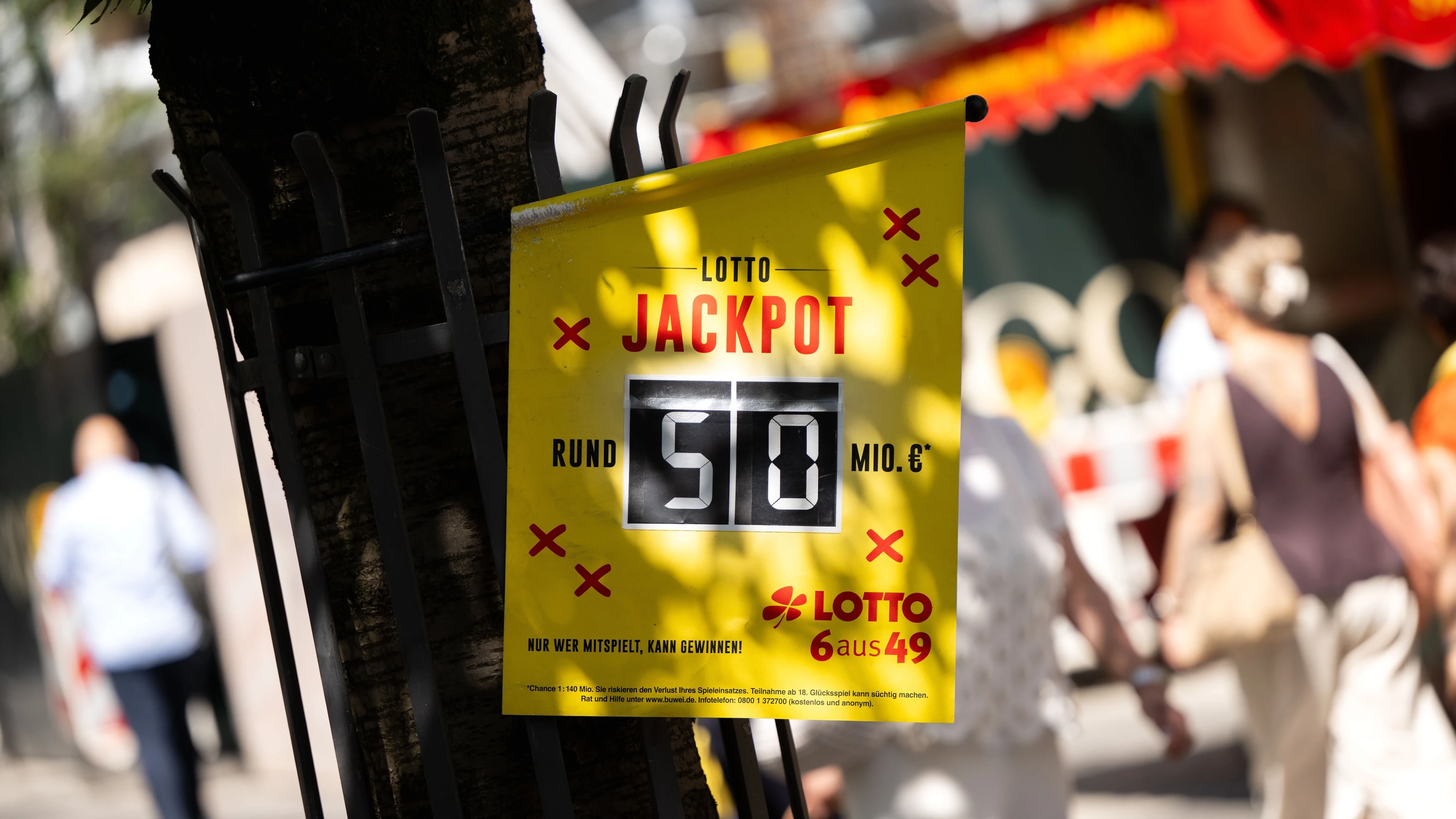 Bild: Drei Hauptgewinner: Lotto-Jackpot mit 50 Millionen Euro geknackt – zum zweiten Mal in Folge