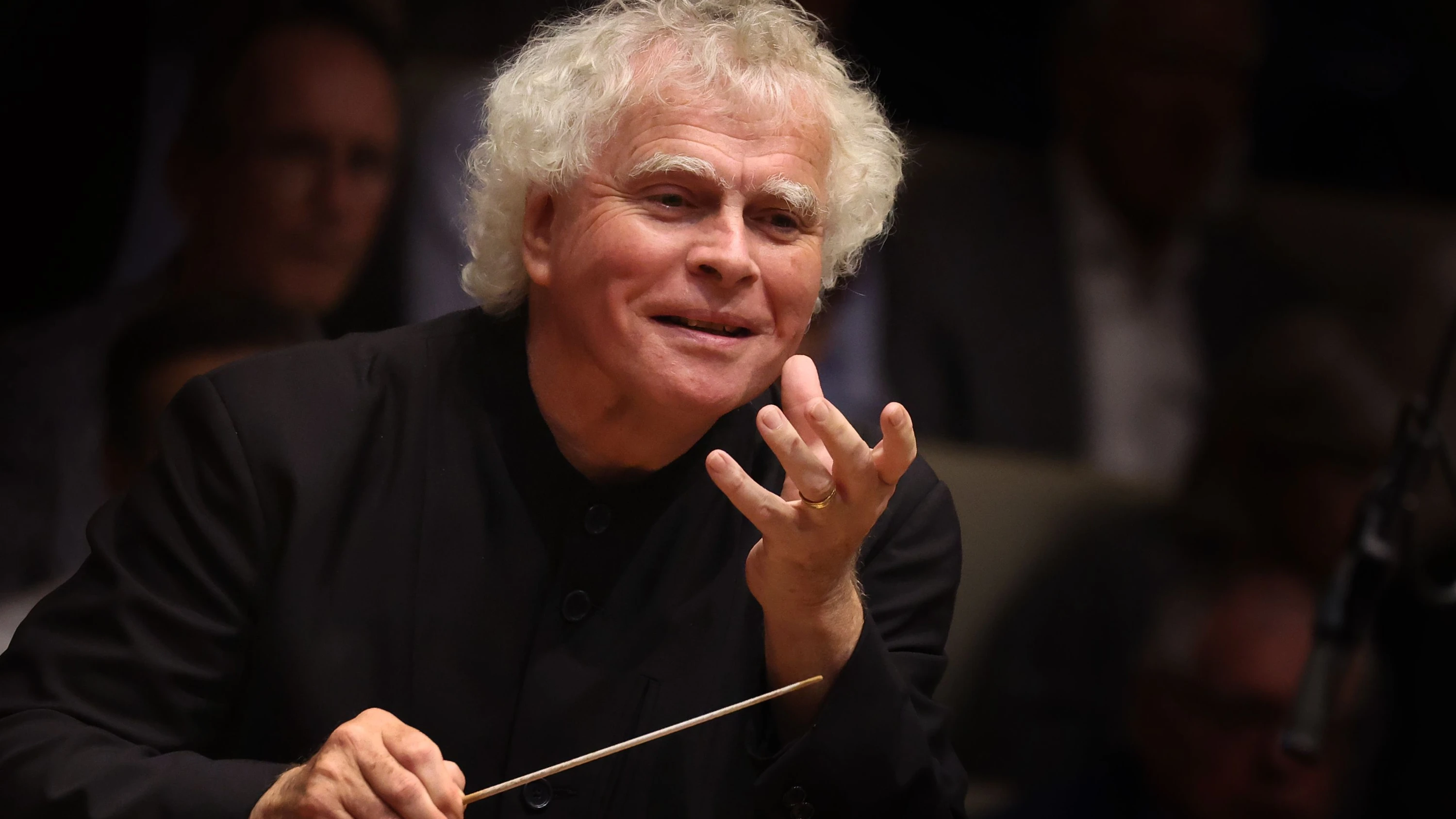 Bleibt dem Bayerischen Rundfunk als Chefdirigent erhalten: Sir Simon Rattle. - dpa