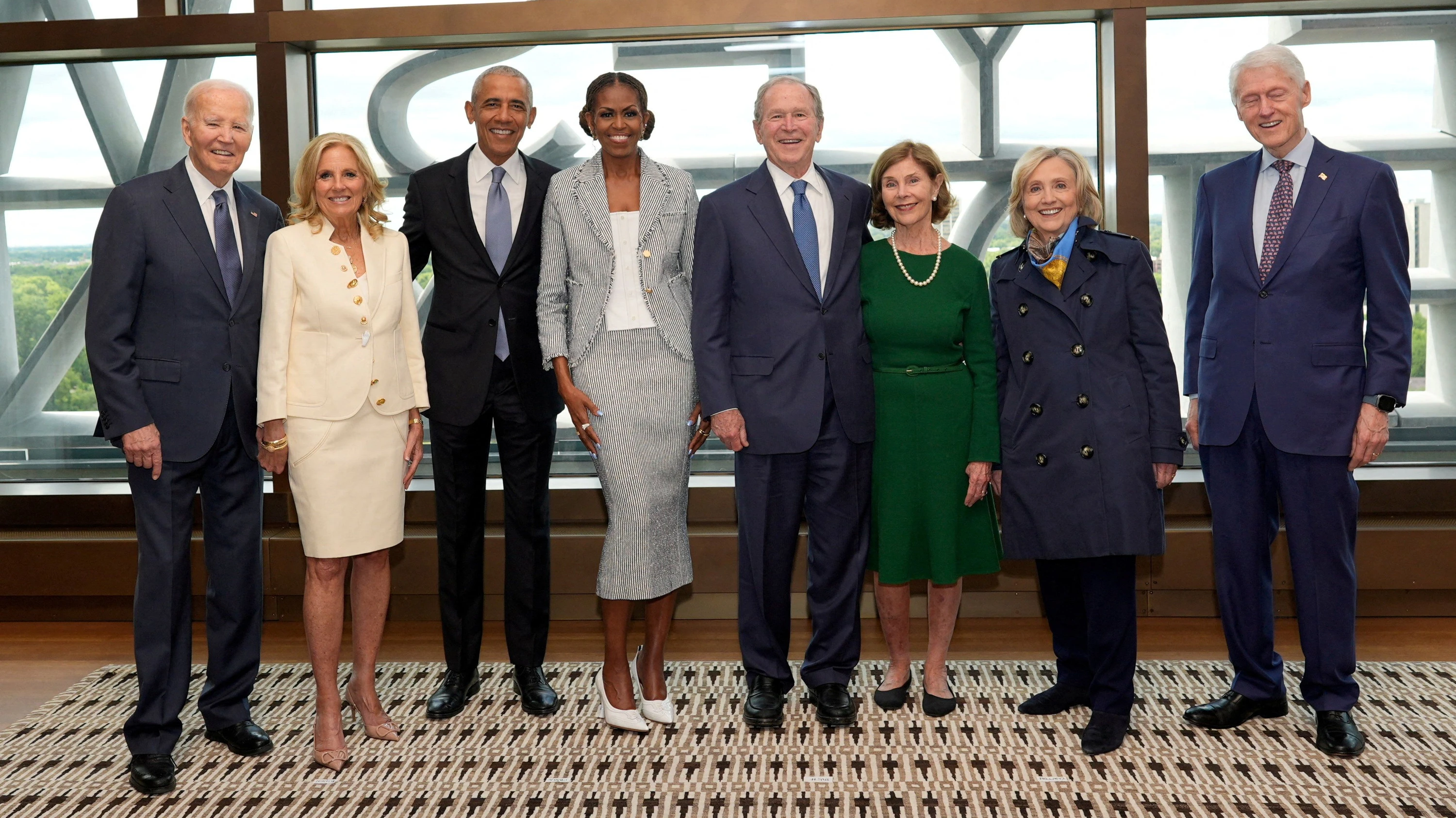Obama Center eröffnet: Sogar Angela Merkel feiert mit Obama Center eröffnet: Sogar Angela Merkel feiert mit