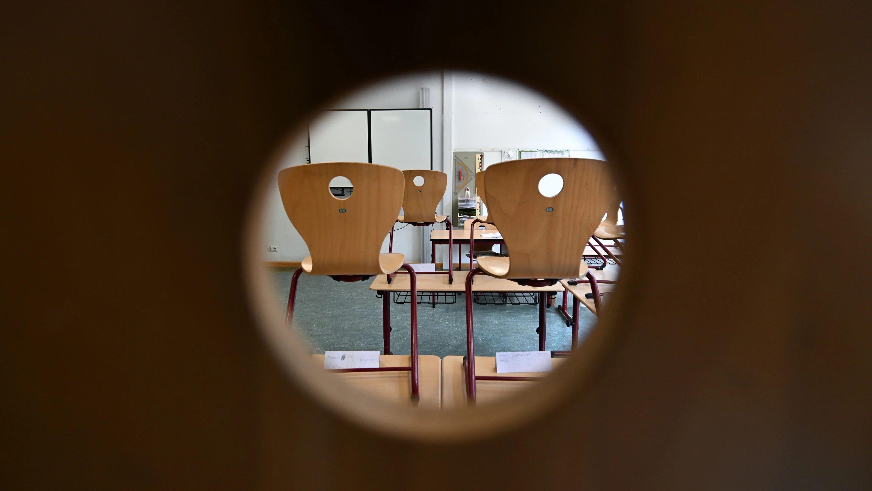 Blick ins Klassenzimmer: Nach Angaben des Senats ist die von ihm in Auftrag gegebene Studie die erste Studie eines Bundeslandes zu Gewalt an Schulen. - dpa