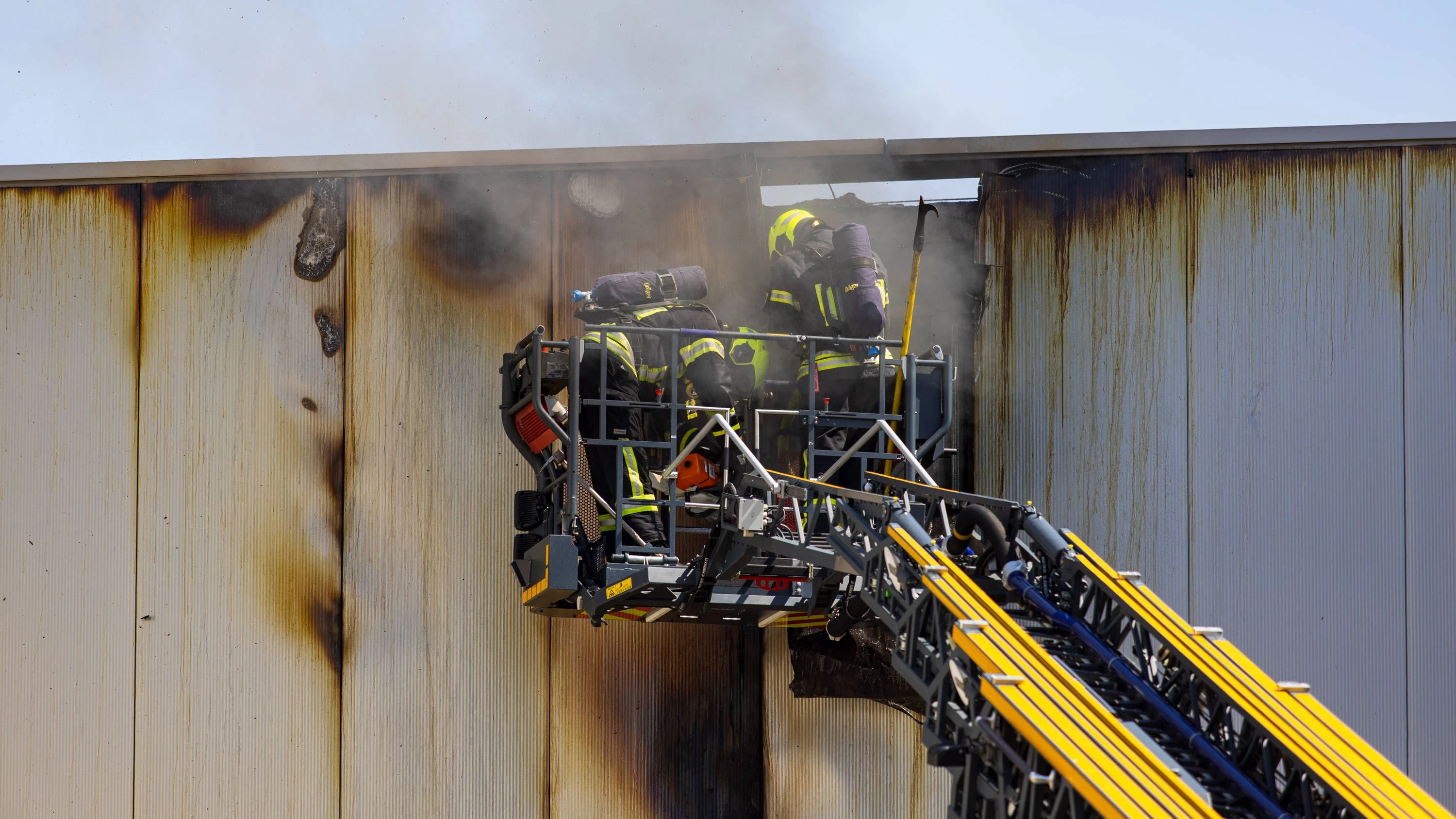 Rhein-Main-Liveblog: Kriftel: Brand in Lagerhalle – Besitzer fürchtet Schaden in Millionenhöhe