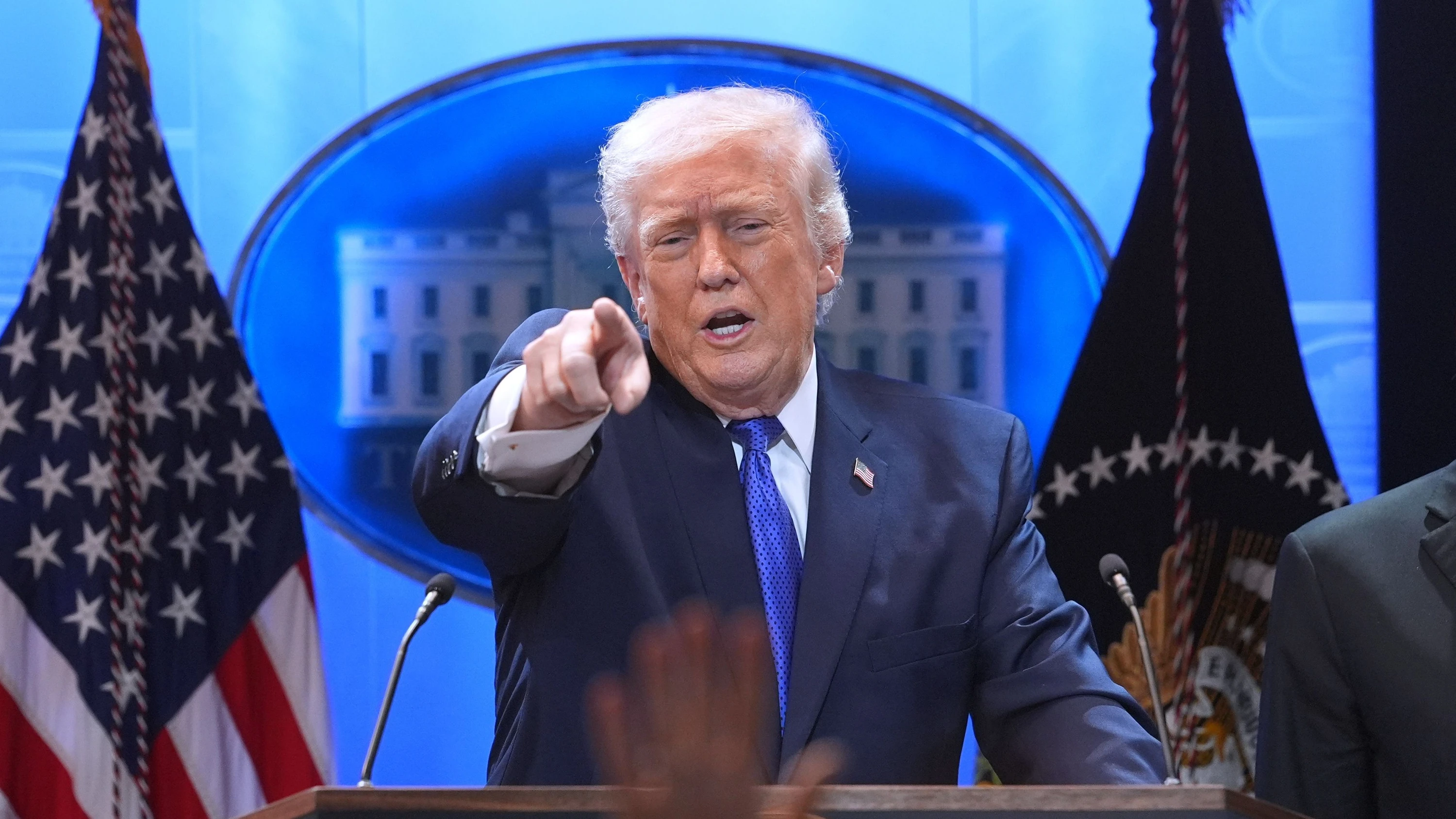 F.a.z. Podcast für deutschland: „Illoyale Verräter und Schoßhunde“: Trumps Zollchaos geht weiter