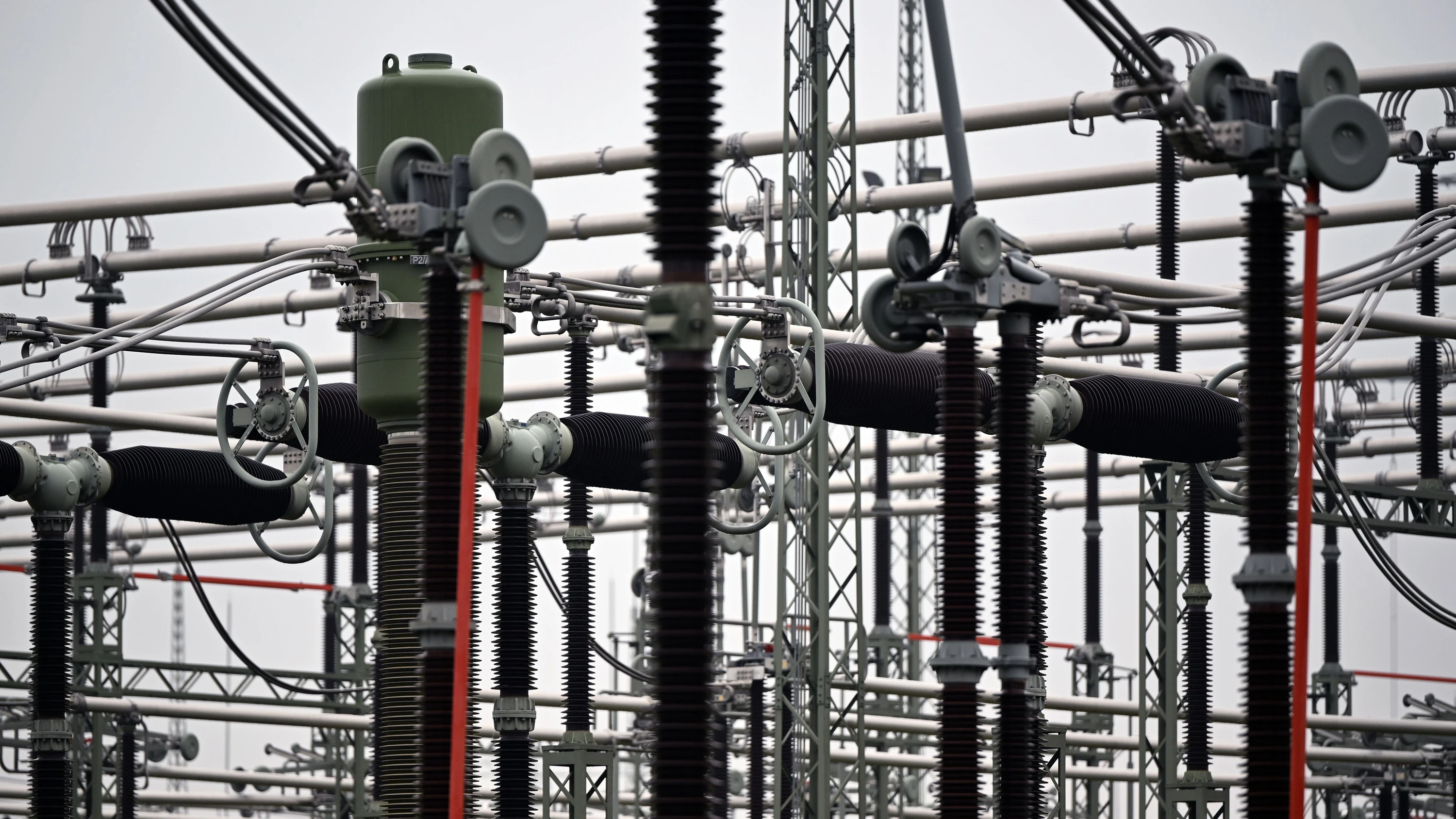 Energiesystem: Wenn zu viele Speicher ins Stromnetz drängeln