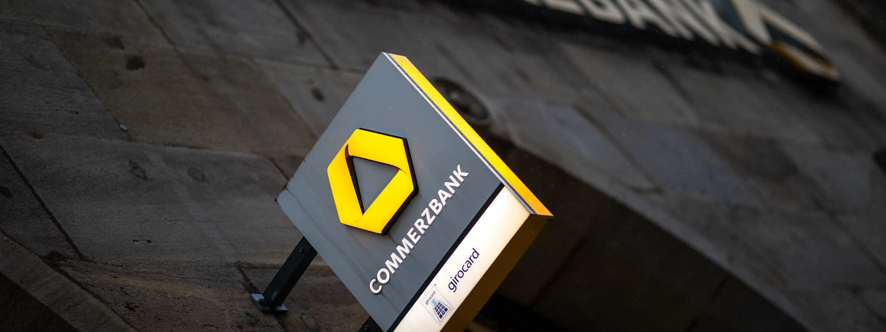 Commerzbank bildet Millionen-Rückstellung wegen BGH-Gebührenurteil | FAZ