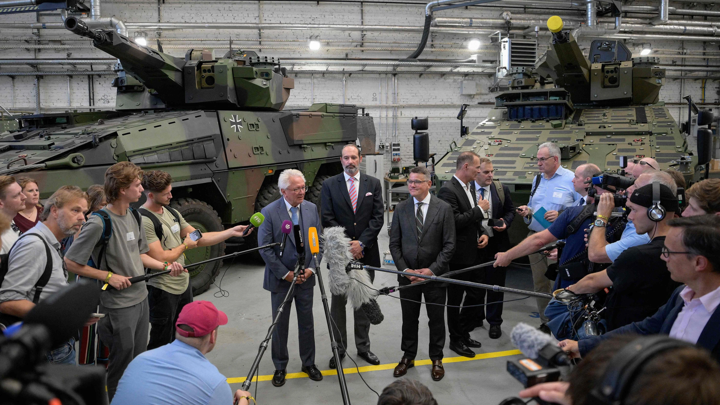 Rhein-Main-Feierabendbriefing: Rund 1000 neue Jobs bei Rheinmetall in Kassel Rheinmetall-Investitionen in Kassel, Behörden auf der Gamescom, einen Terrorprozess in Frankfurt und das Museumsuferfest. Der F.A.Z.-Podcast Rhein-Main Feierabend-Briefing informiert über die Themen der Region.