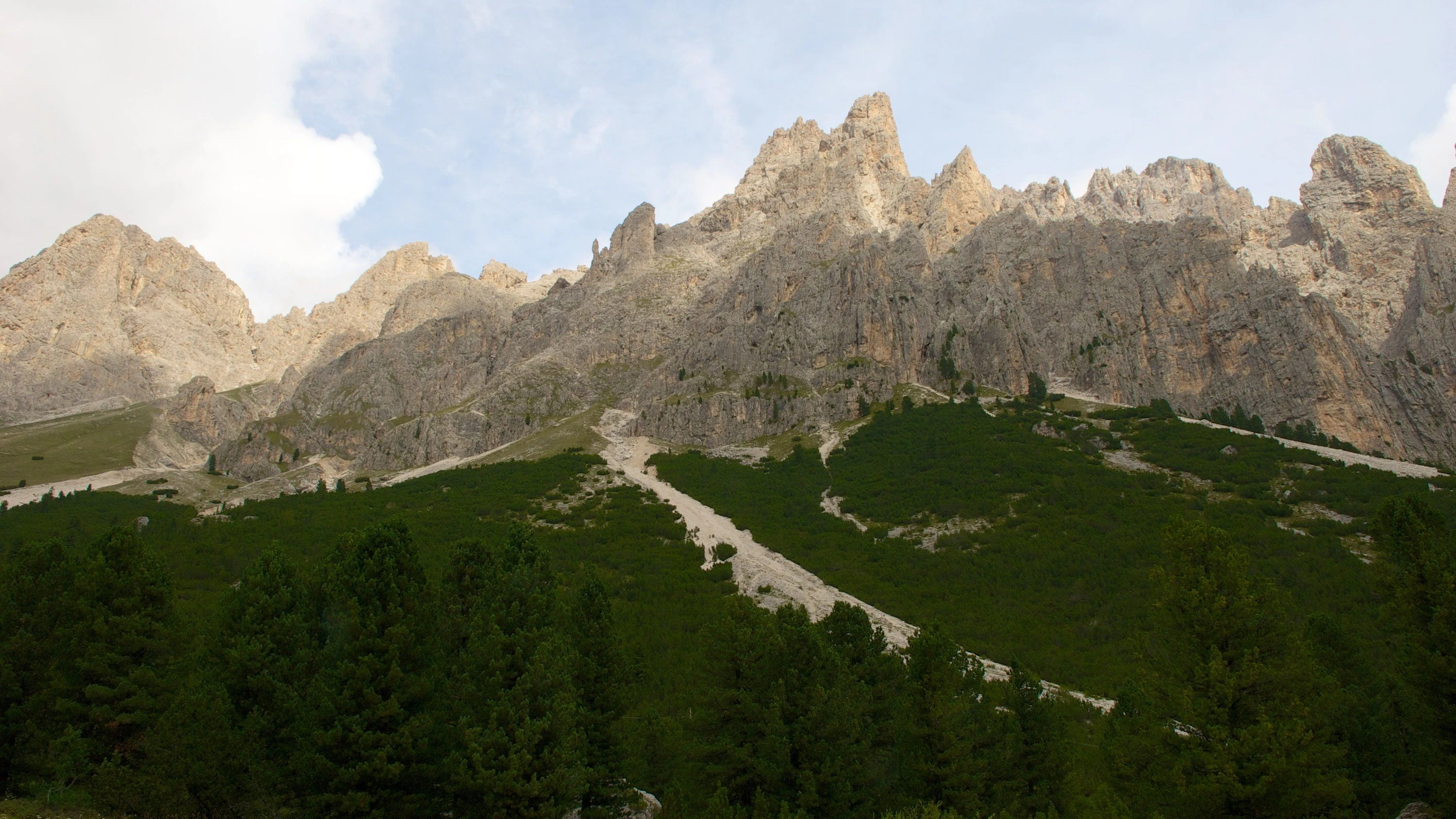 Wanderung in SüdTirol: Deutscher stürzt 200 Meter in den Tod
