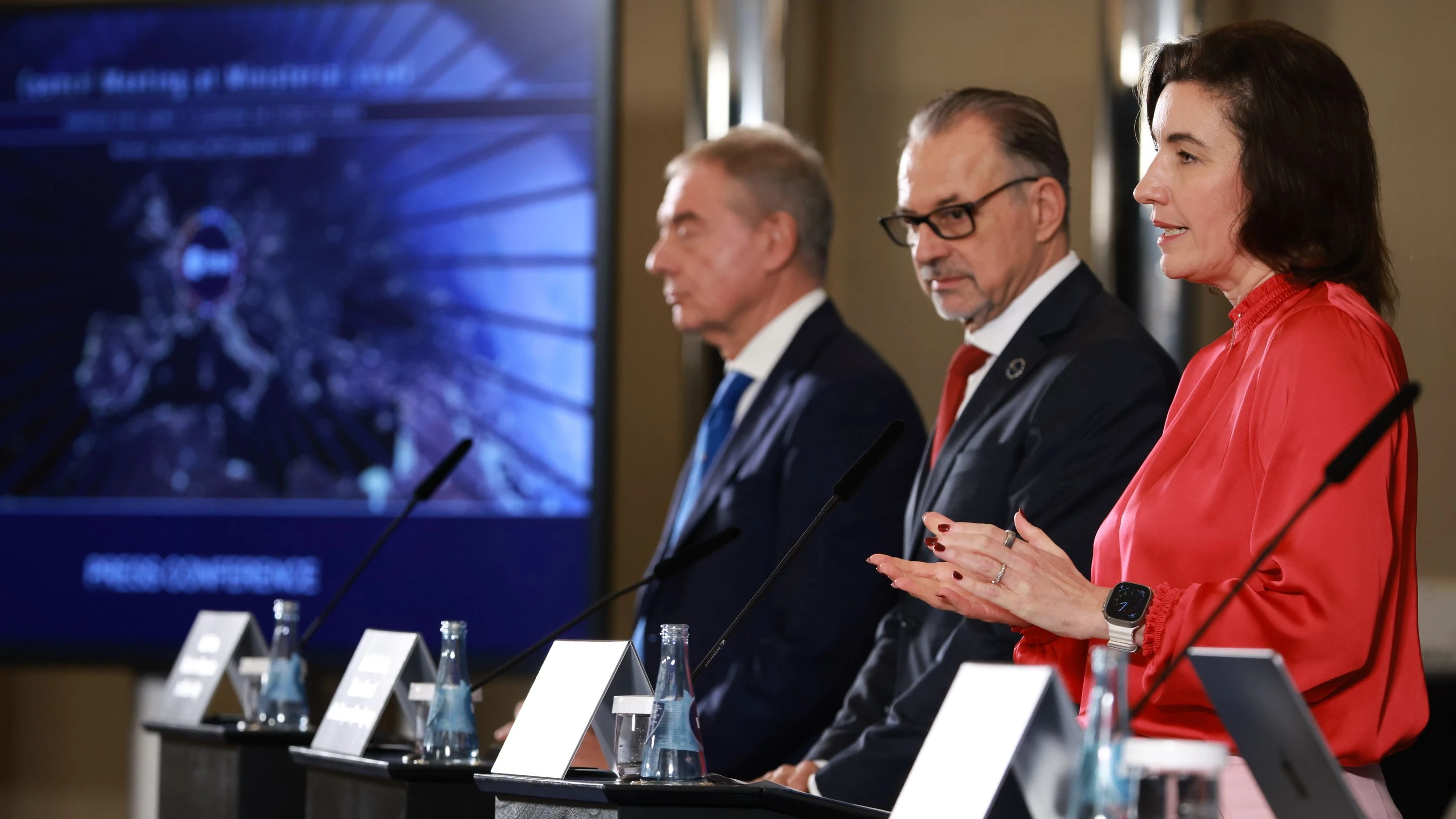 Milliarden fürs All: Zivilklauseln in der Forschung sollten fallen Milliarden fürs All: Zivilklauseln in der Forschung sollten fallen