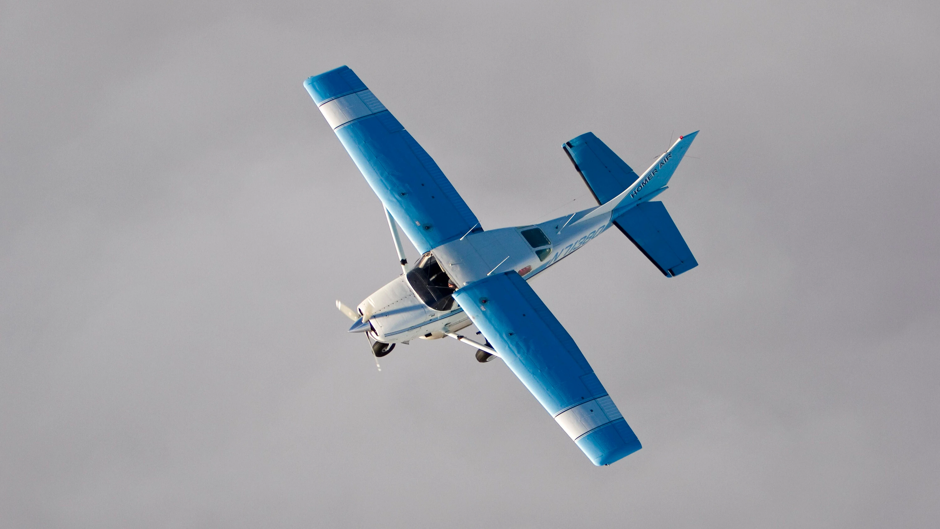 Eine Cessna 206 fliegt über Alaska (Symbolbild) - Picture Alliance
