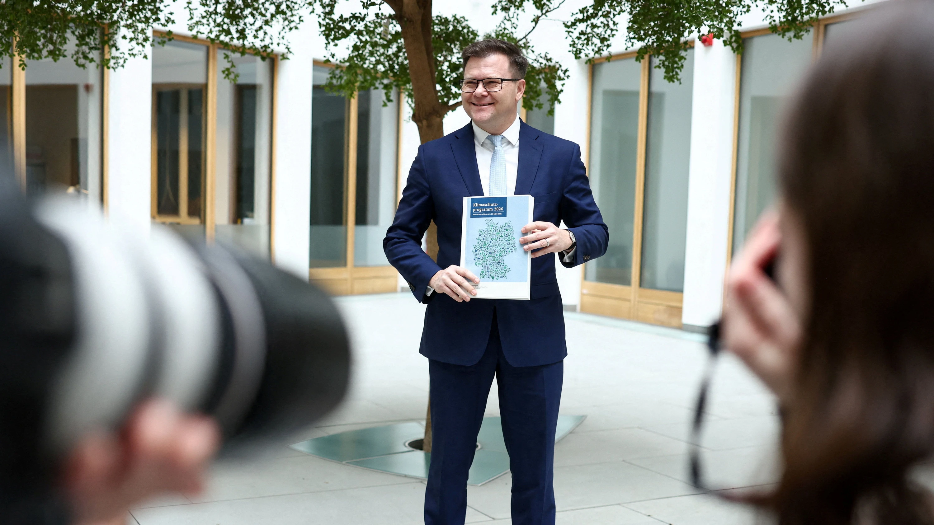 Bundesumweltminister Carsten Schneider (SPD) bei der Vorstellung des Klimaschutzprogramms im März - Reuters