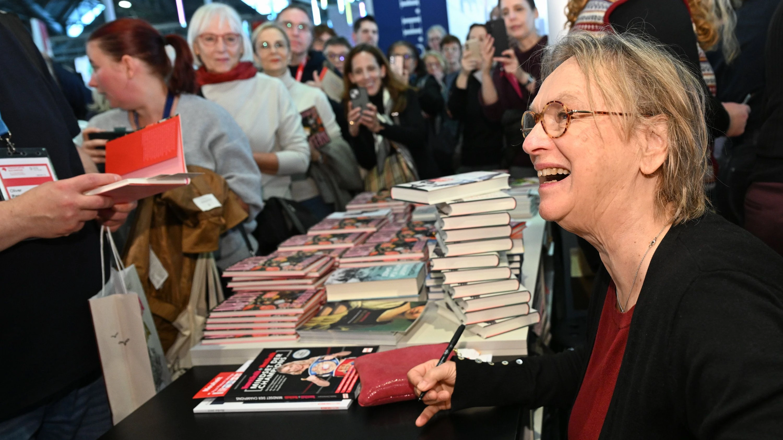 Autorin Ronja von Rönne: Wie mich Elke Heidenreich vernichtete, und ich ihr dann auf der Buchmesse begegnete Autorin Ronja von Rönne: Wie mich Elke Heidenreich vernichtete, und ich ihr dann auf der Buchmesse begegnete