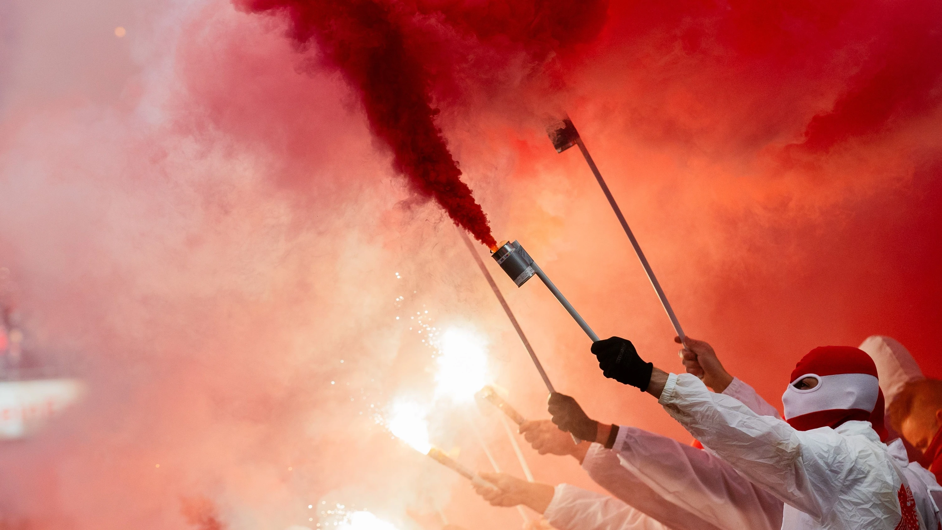 Brisantes Spiel in Köln: 1400 Polizisten sichern rheinisches Derby