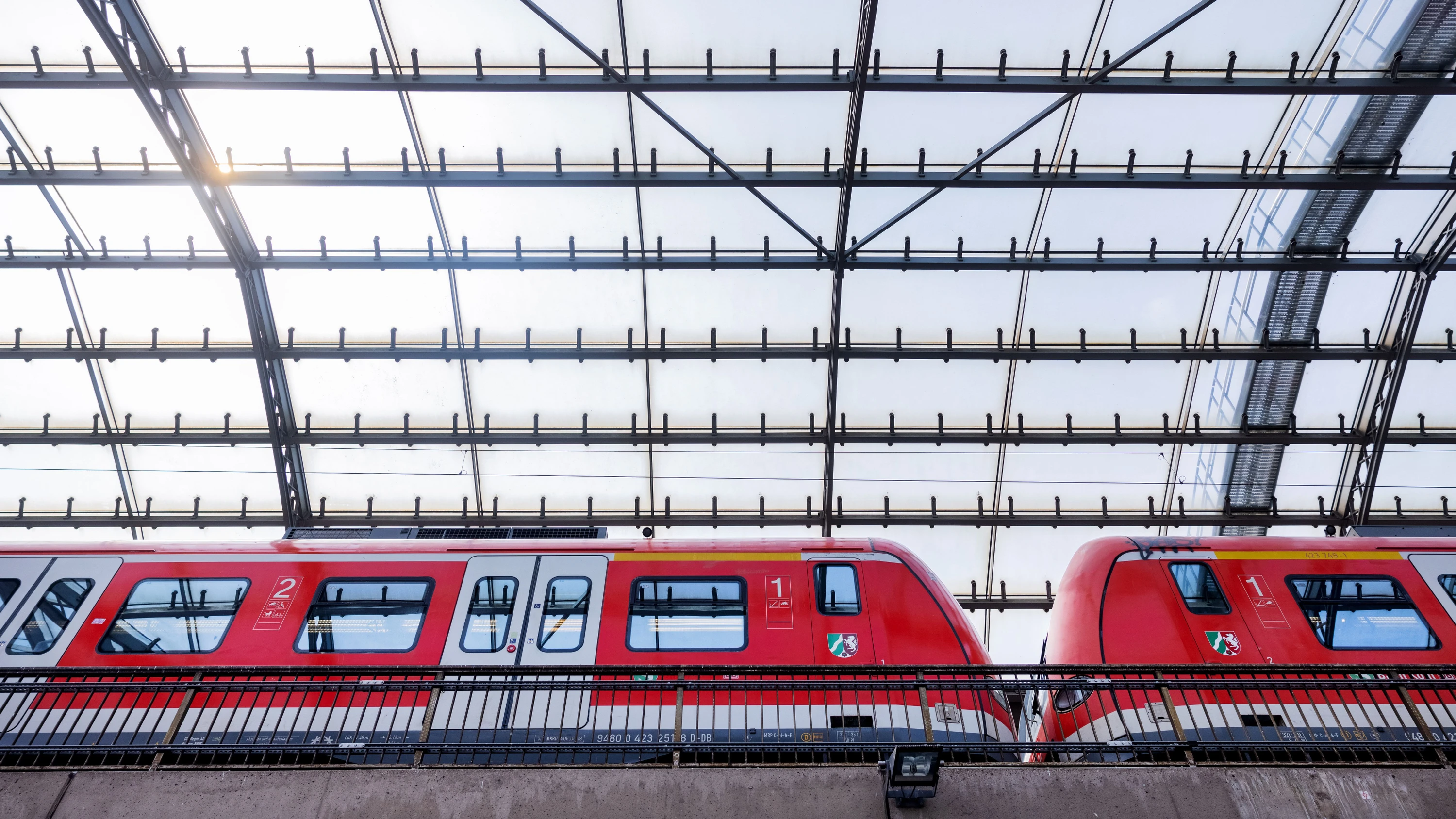 Festnahme: Mann greift mehrere Reisende an Kölner Bahnhöfen an Festnahme: Mann greift mehrere Reisende an Kölner Bahnhöfen an