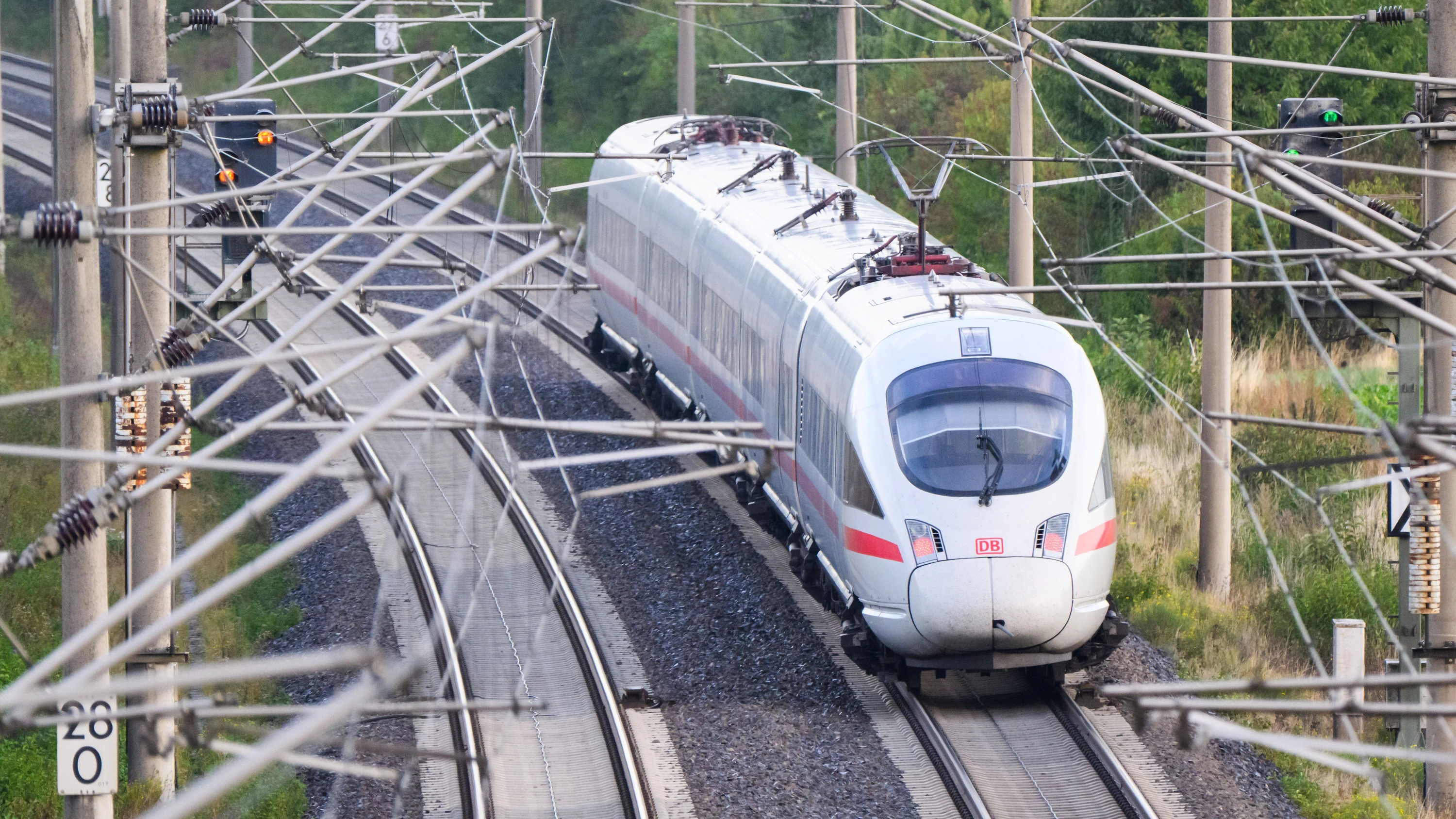 Fahrplan 2027: Was sich für Bahnreisende ändert
