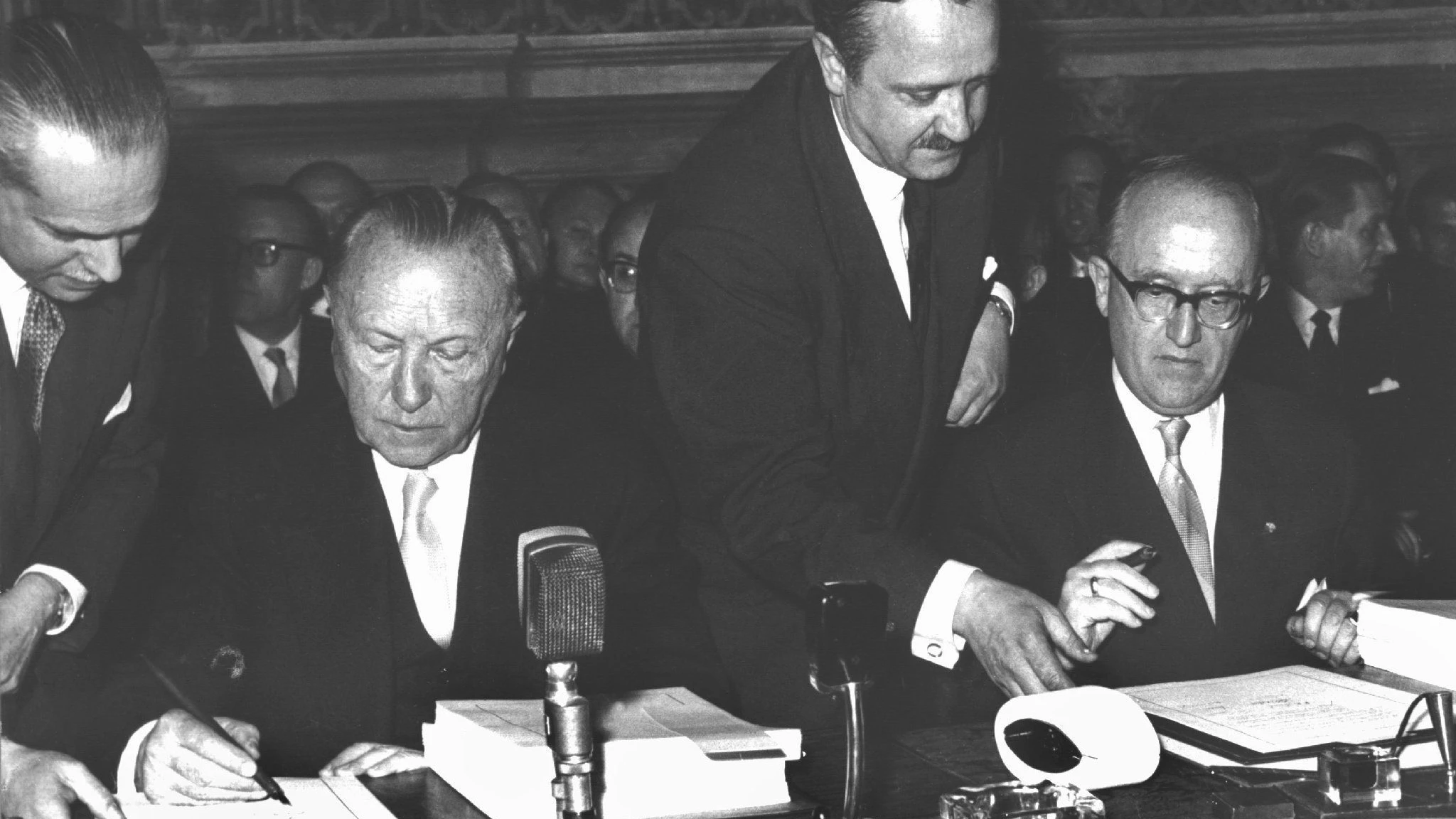 Vor siebzig Jahren: Als die Atombombe ins deutsche Kabinett kam