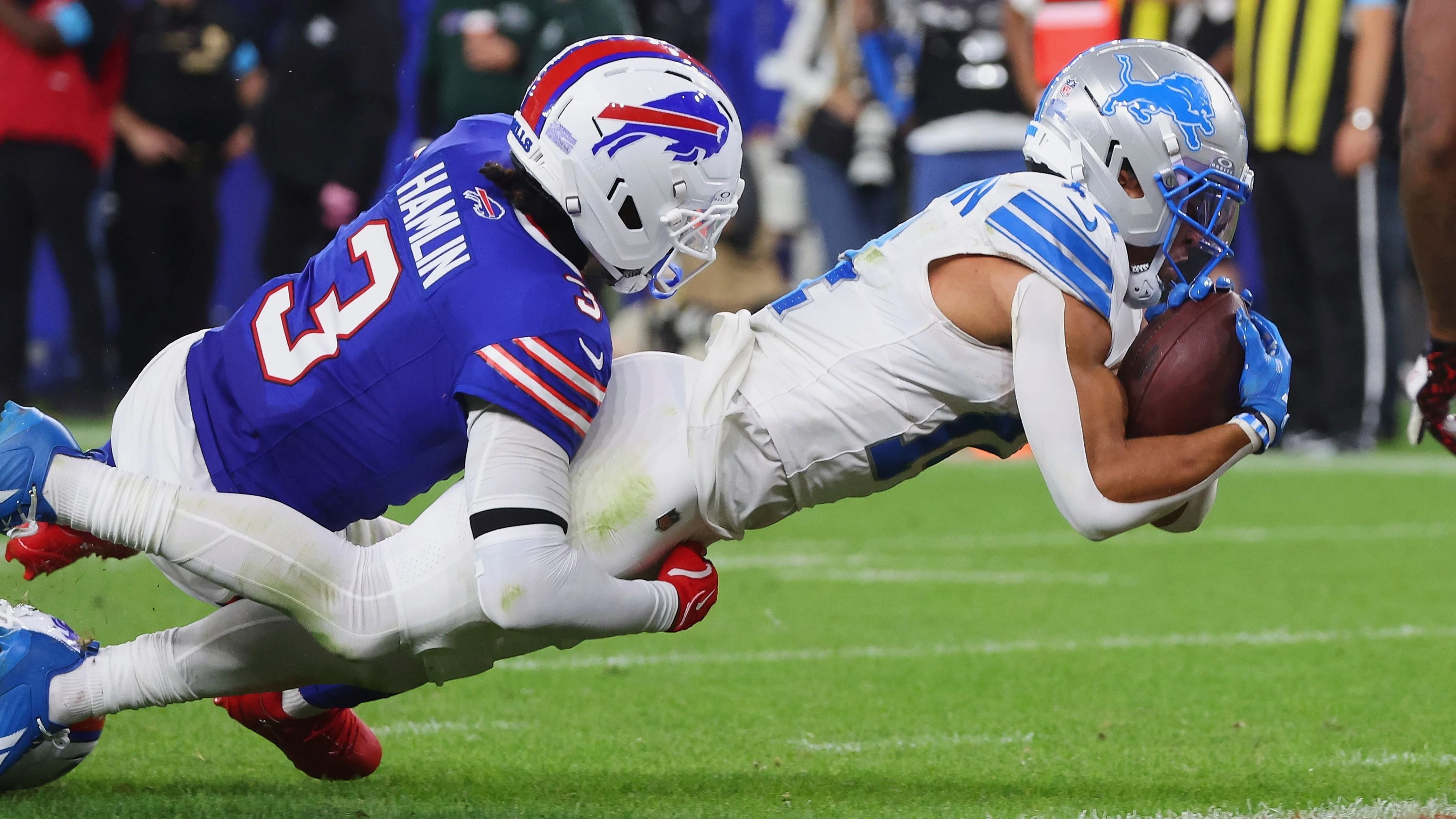 Auf dem Weg in die Endzone: Detroits Star-Receiver Amon-Ra St. Brown (rechts) - AP Photo/Jeffrey T. Barnes