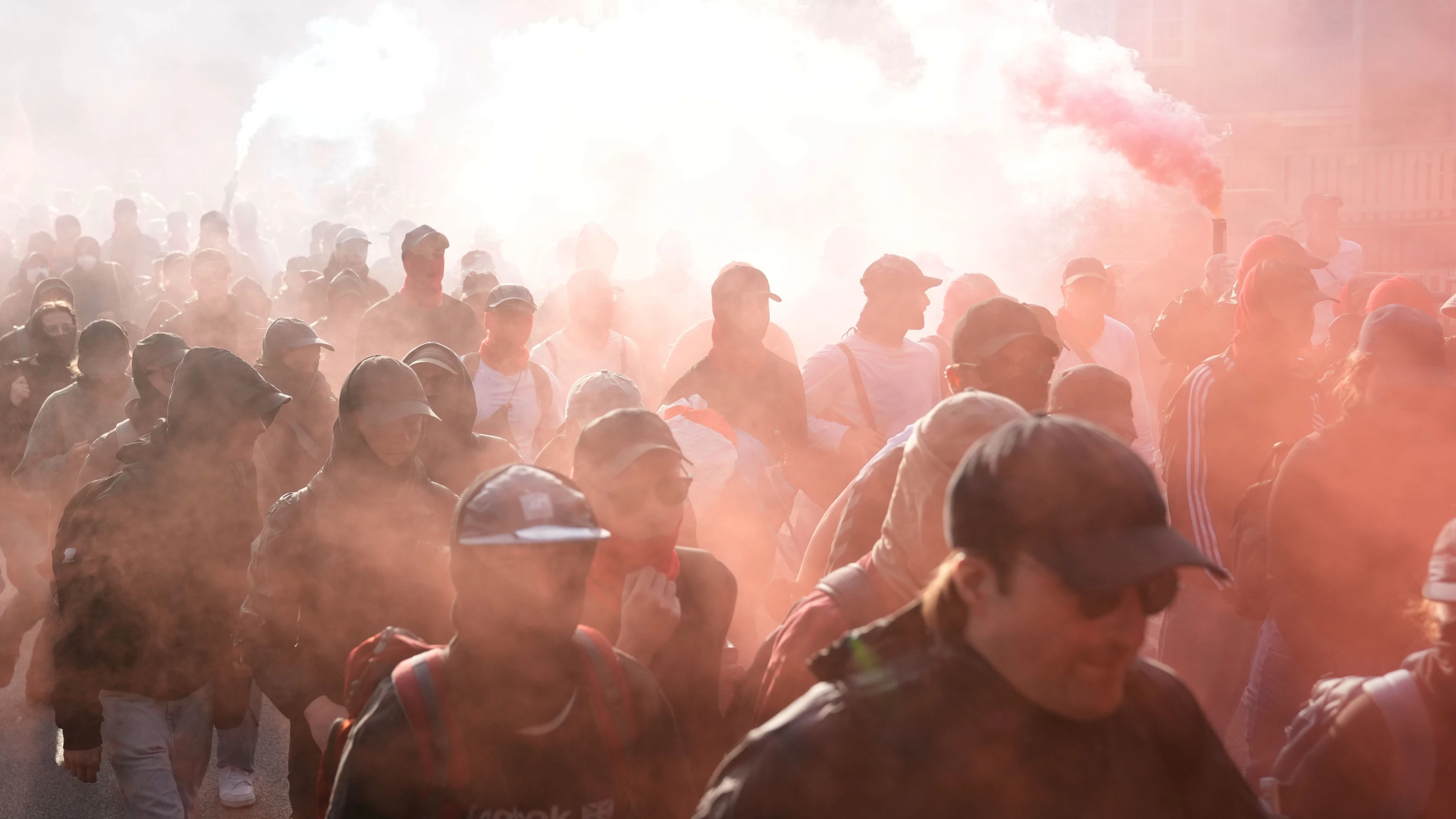 Polizei teilt mit: Gewalt gegen Reporter bei Anti-AfD-Protest: Verdächtige identifiziert Polizei teilt mit: Gewalt gegen Reporter bei Anti-AfD-Protest: Verdächtige identifiziert