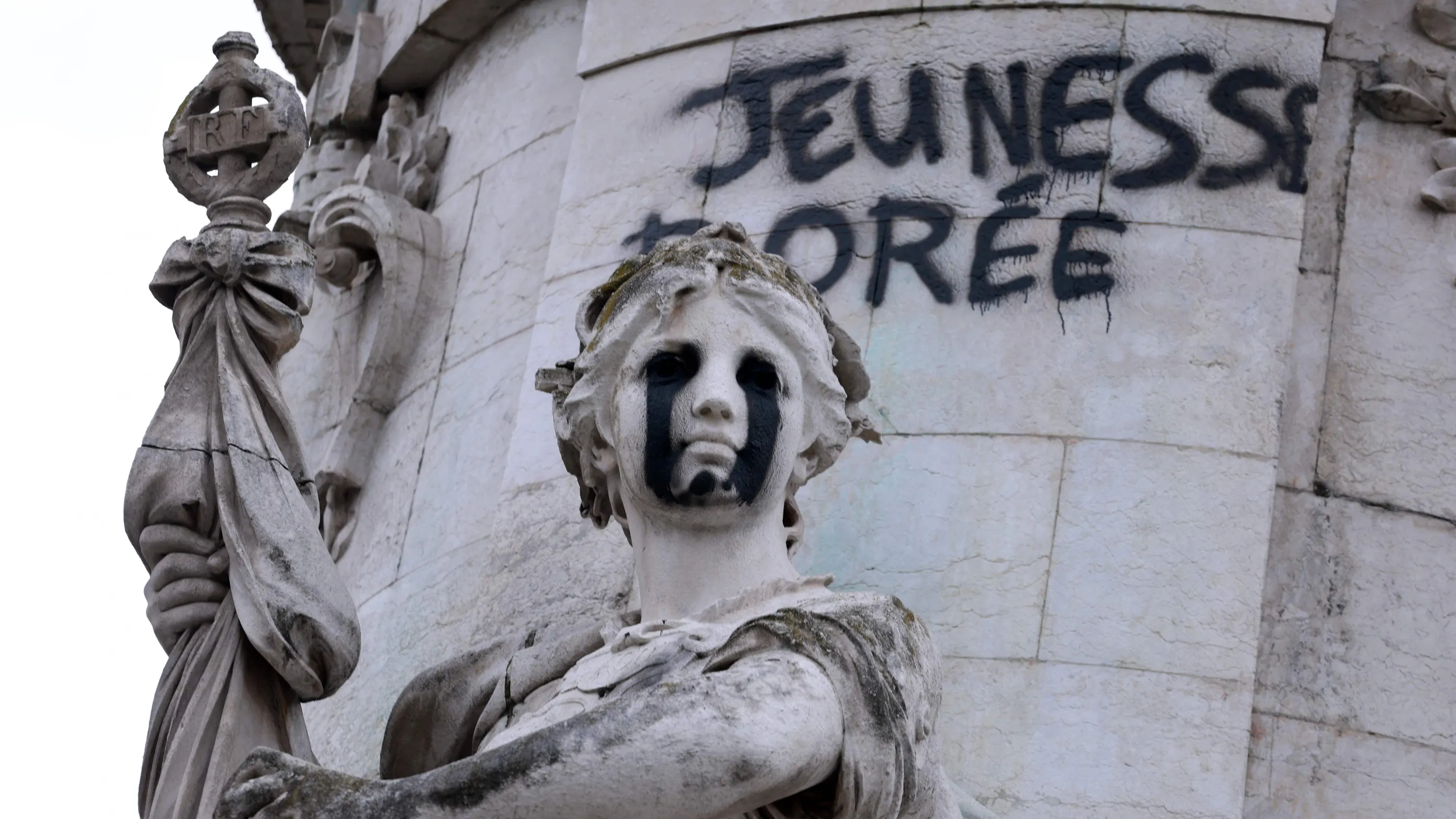 Paris bleibt angespannt: Militär soll Polizei bei Protesten unterstützen
