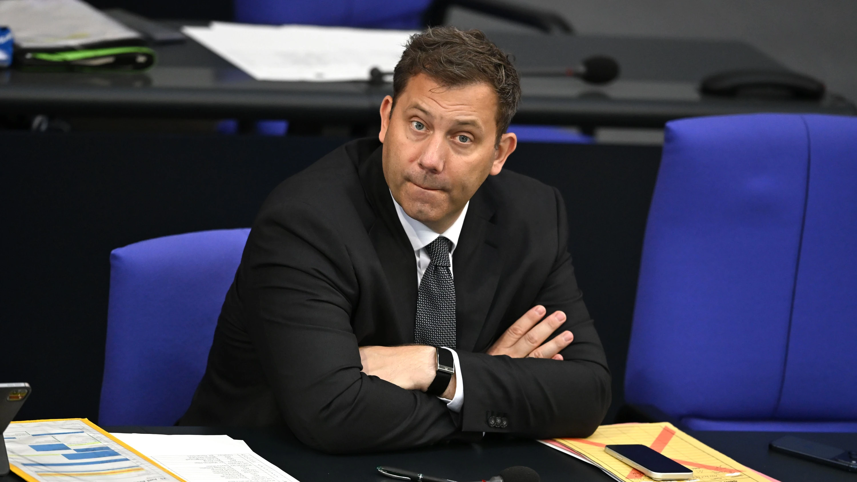 Lars Klingbeil im Plenarsaal im Bundestag. - dpa