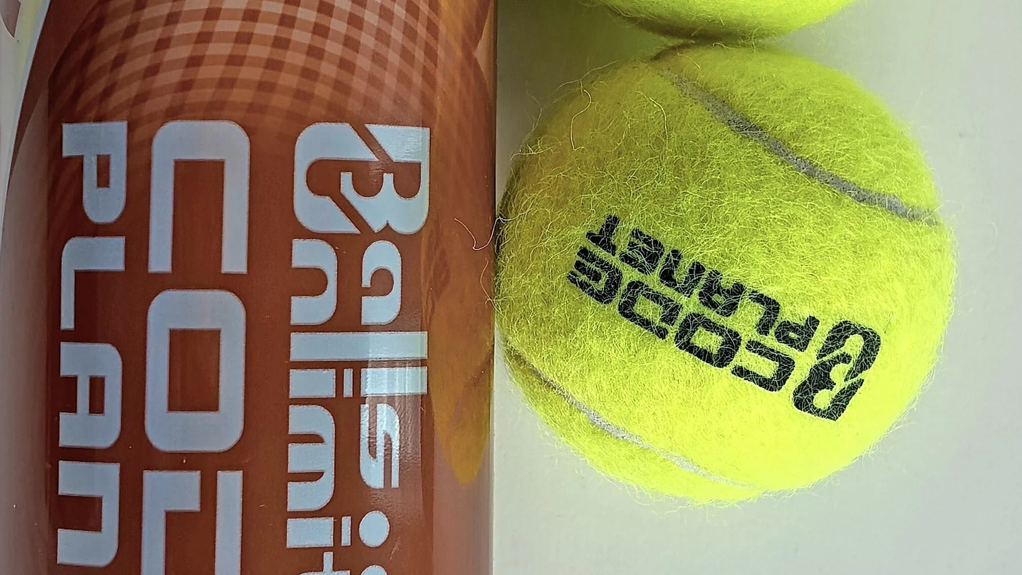 Tennisball aus Altreifen: In Schlagdistanz