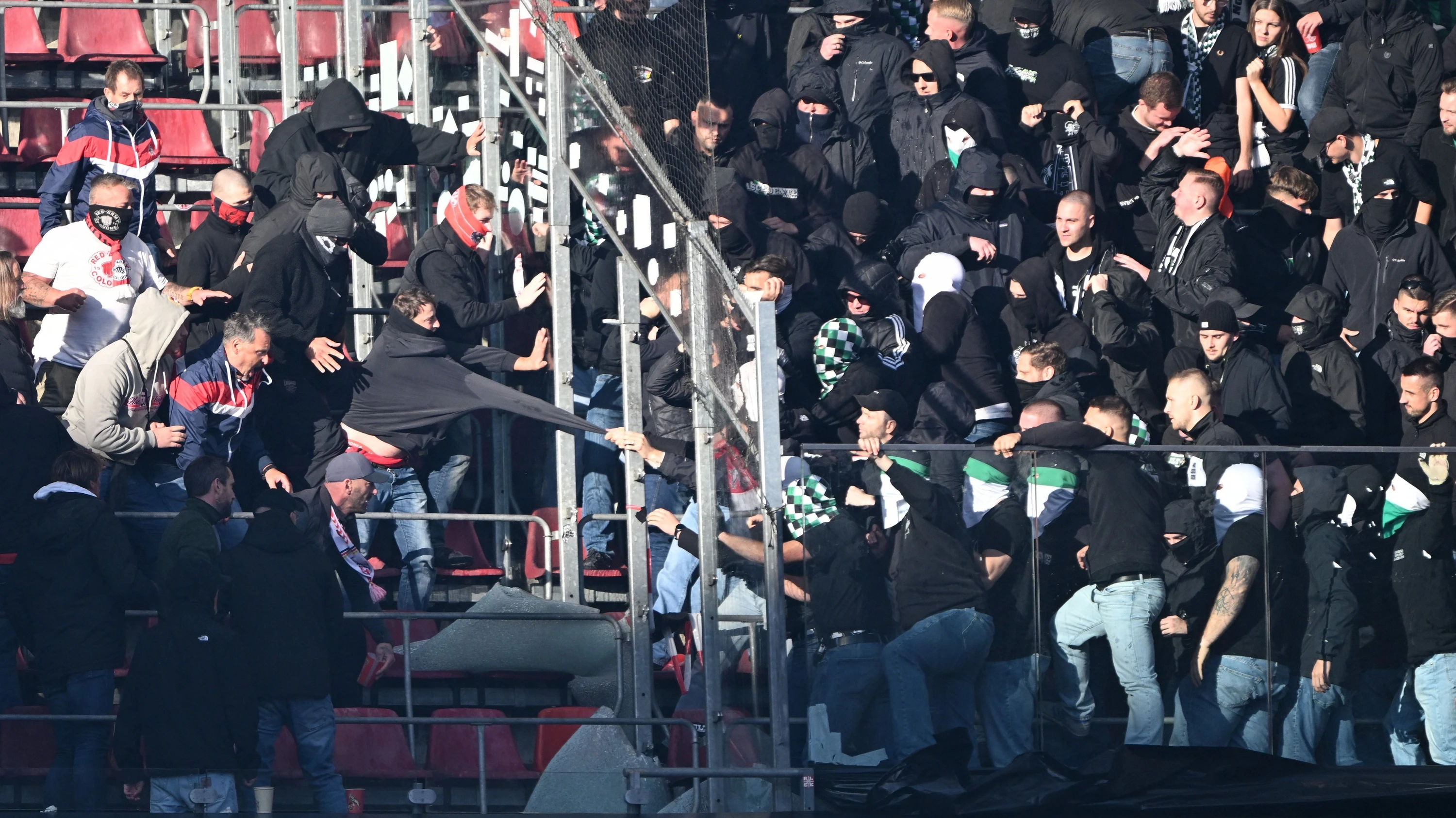 Gewalt beim Derby: Den Schaden haben die Ultras