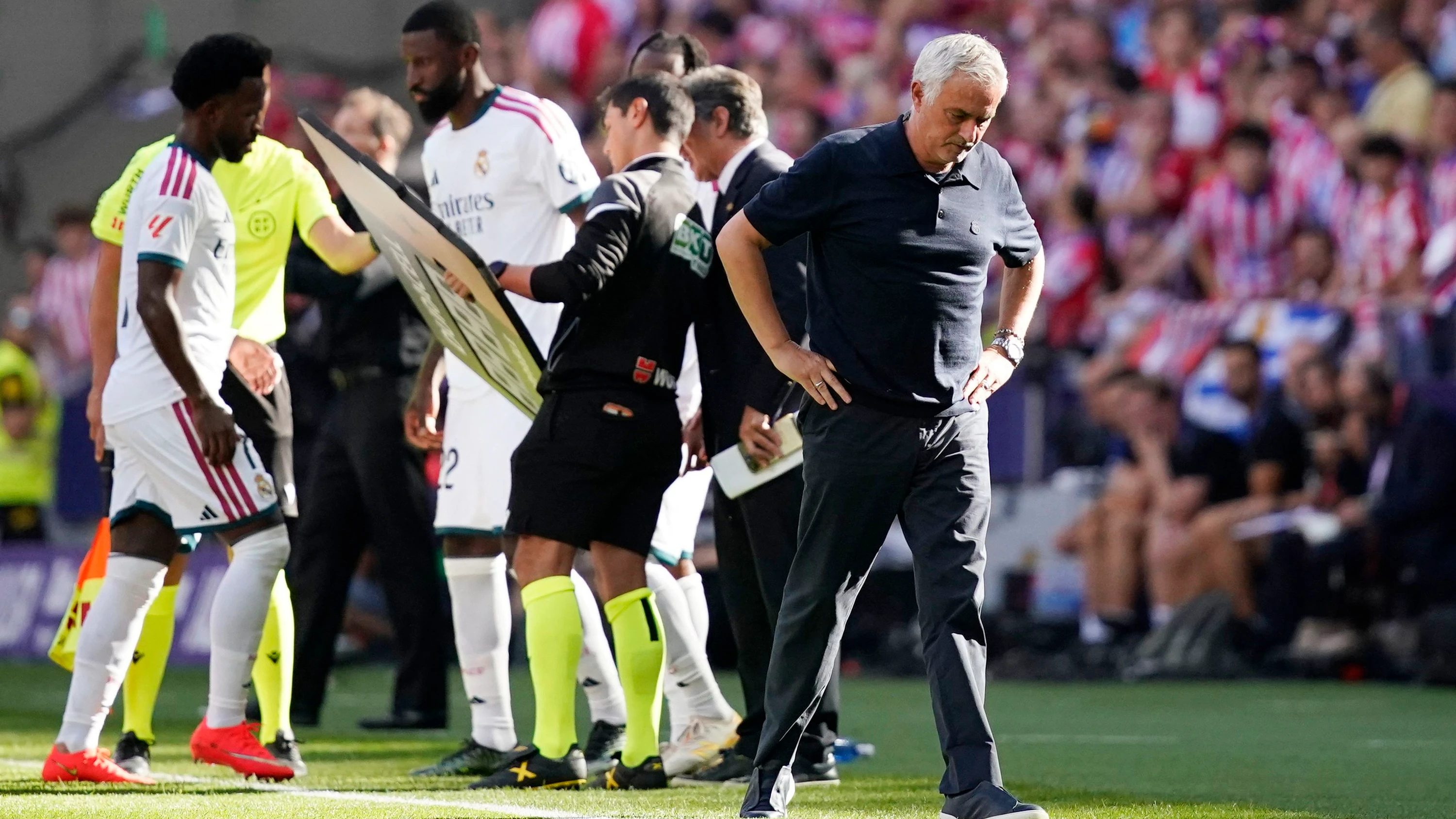 Einblick in das Innenleben eines Star-Trainers: Mourinho kann seine Enttäuschung über die Niederlage bei Atlético kaum verbergen. - Reuters