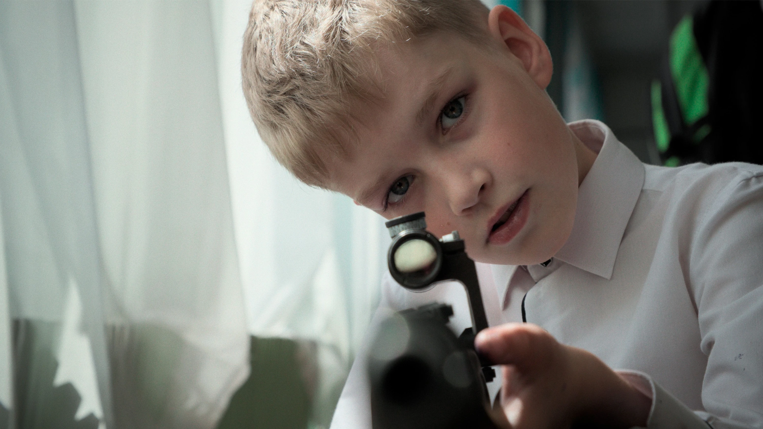 Film „Ein Nobody gegen Putin“: Marschieren auf dem Schulflur