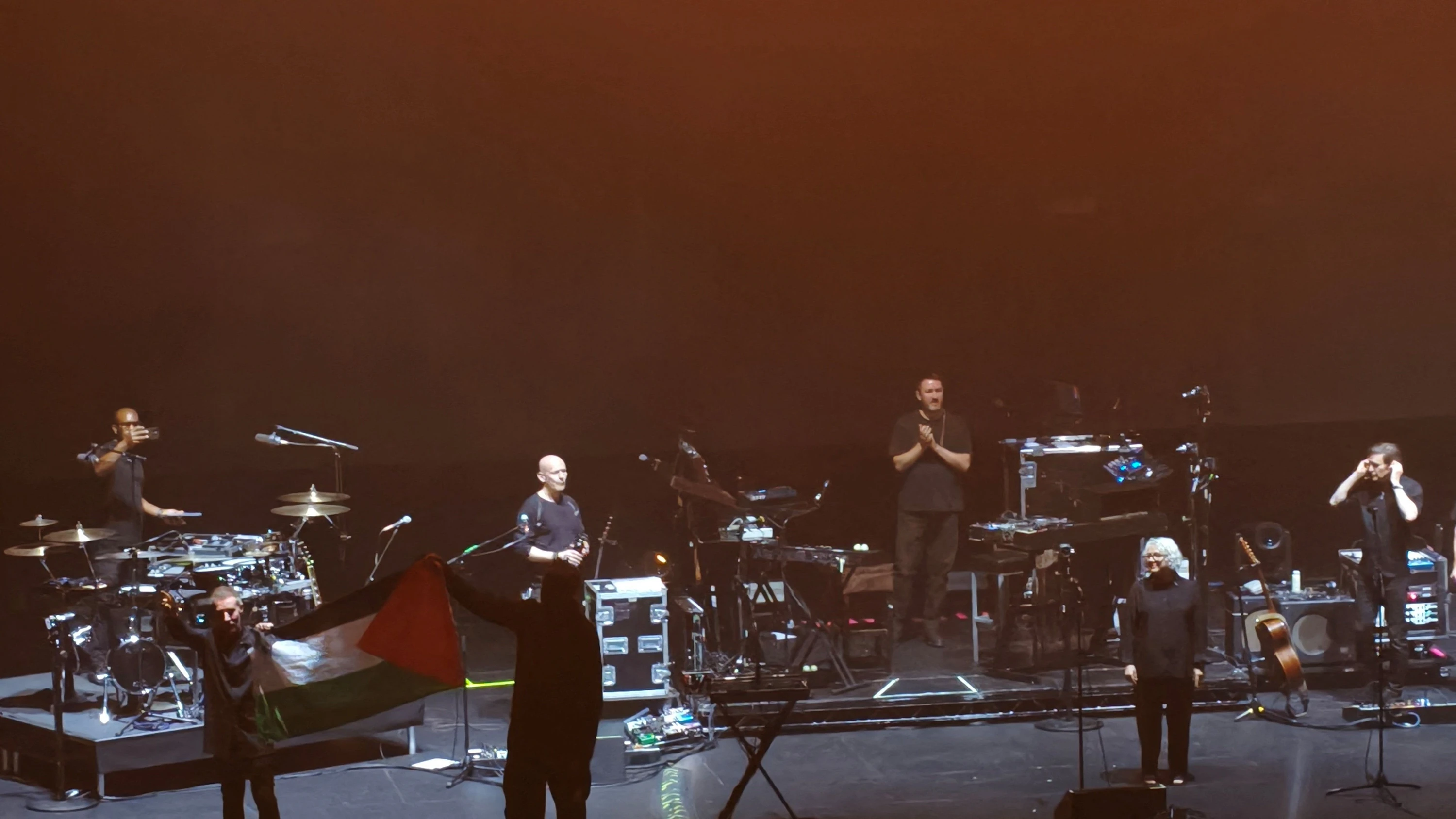 Palästina-Flagge gezeigt: Singapur verhängt Auftrittsverbot gegen britische Band Massive Attack