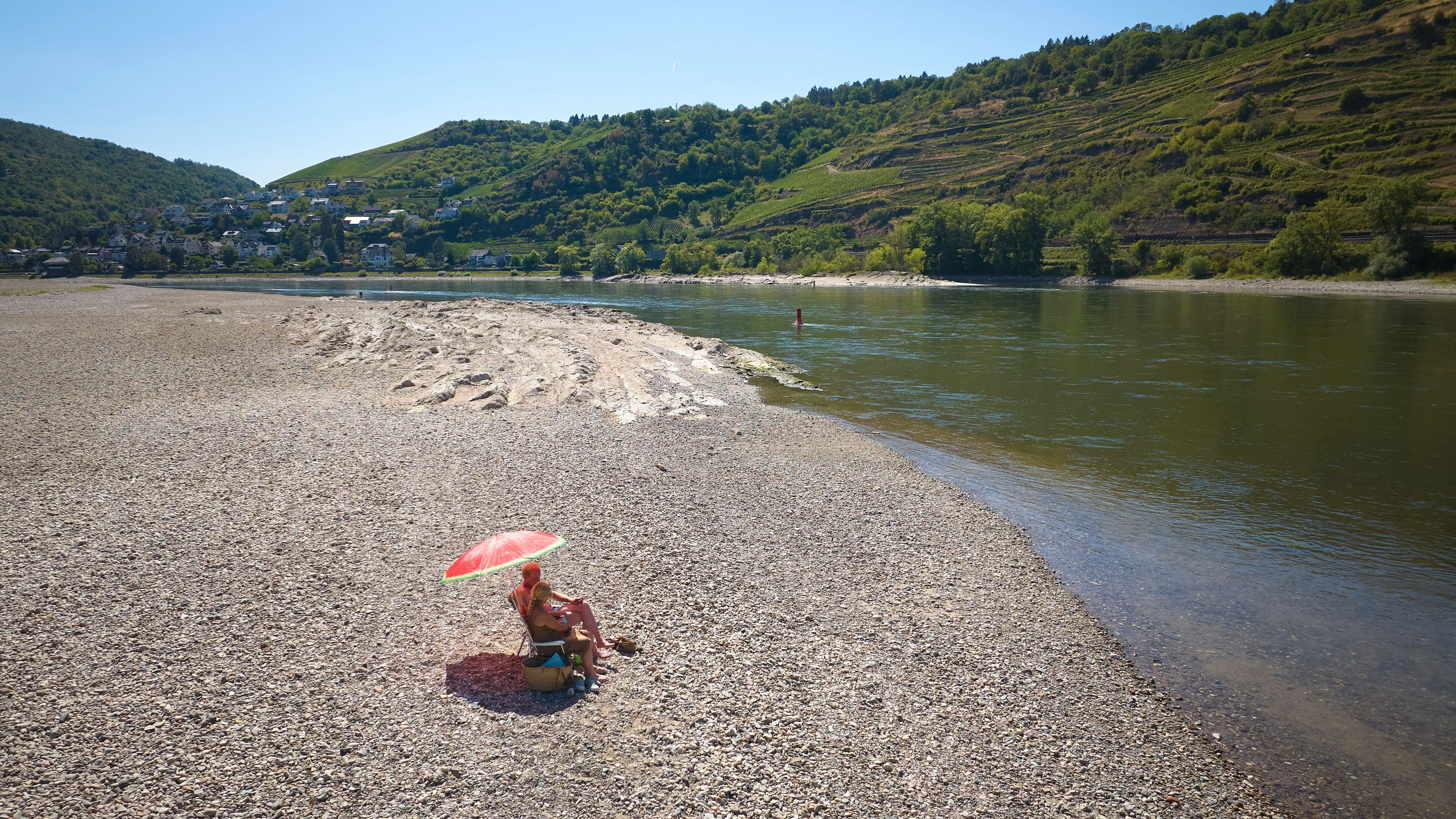 Hitze-Liveblog: Rheinpegel in Kaub fällt auf niedrigsten Stand seit 1880 Hitze-Liveblog: Rheinpegel in Kaub fällt auf niedrigsten Stand seit 1880