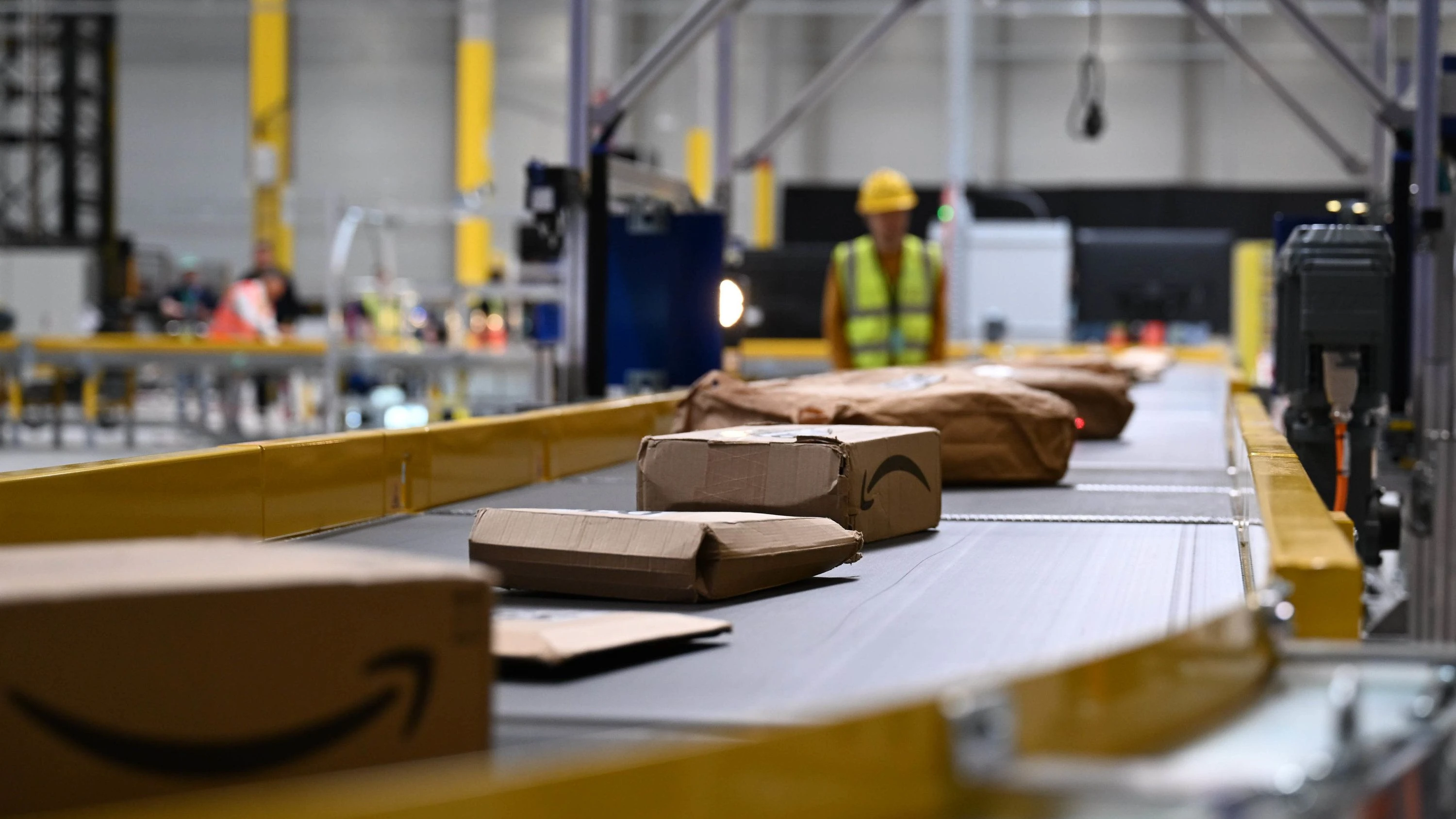 Zum Jahresende: Amazon stellt deutlich mehr Saisonkräfte ein Zum Jahresende: Amazon stellt deutlich mehr Saisonkräfte ein