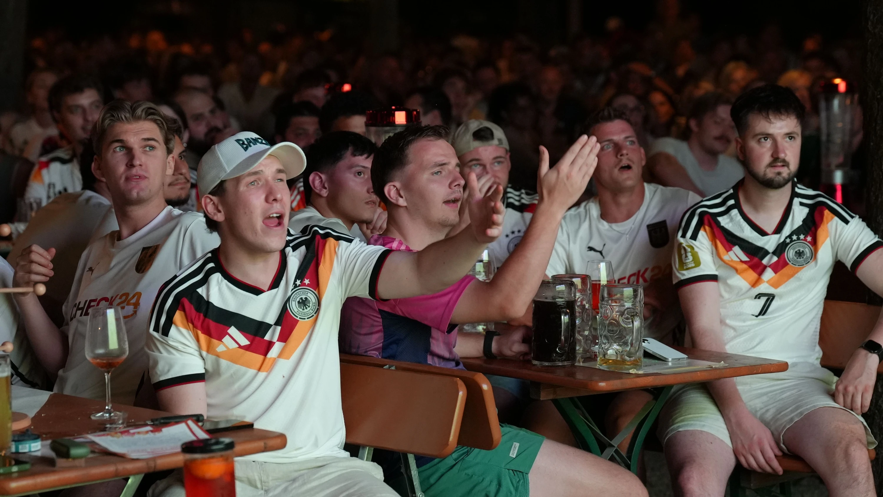 Rhein-Main-Feierabendbriefing: Public Viewing könnte für Ärger sorgen