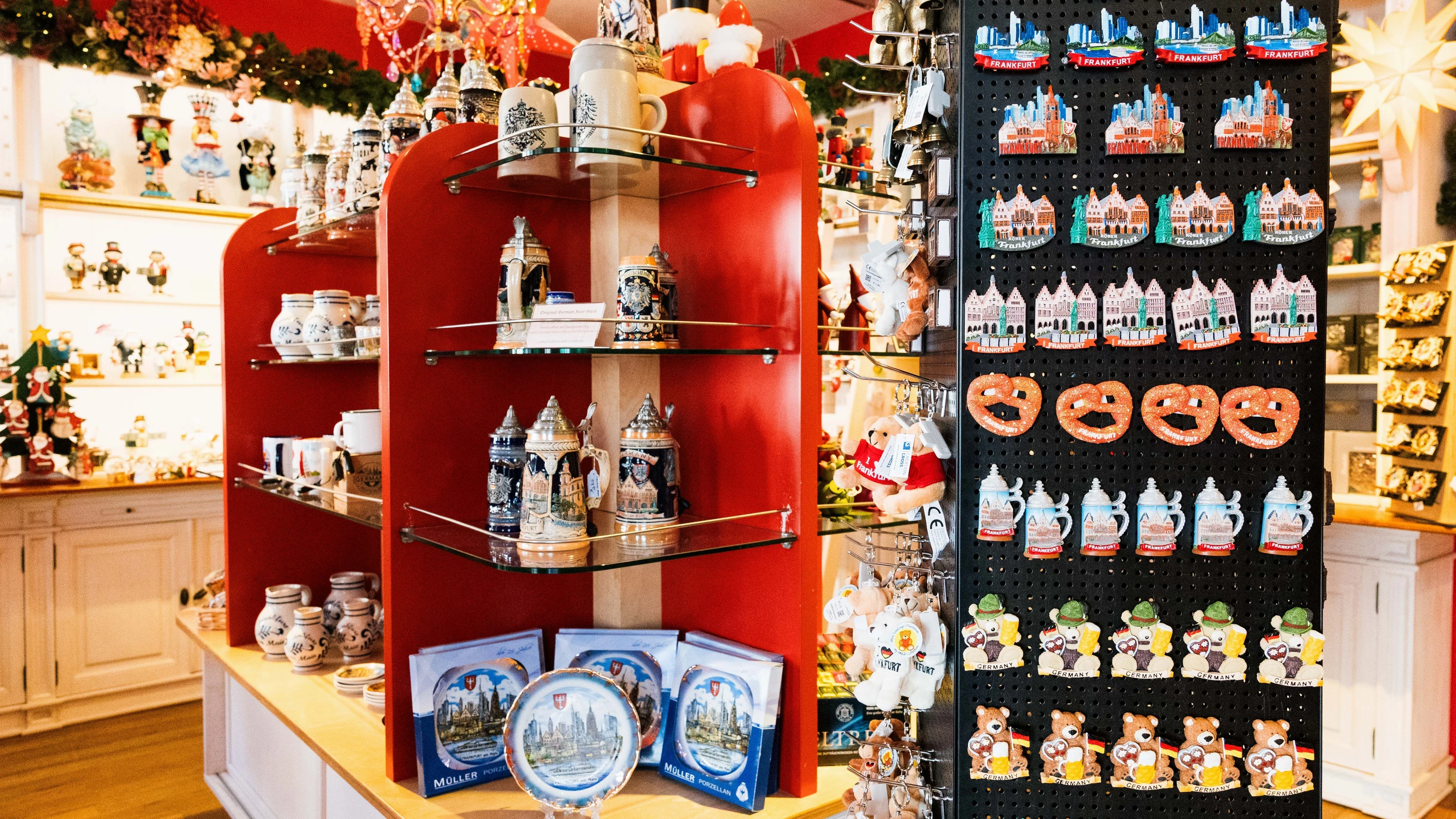 Souvenirs aus Frankfurt: Was Magnete und Schneekugeln über die Stadt verraten