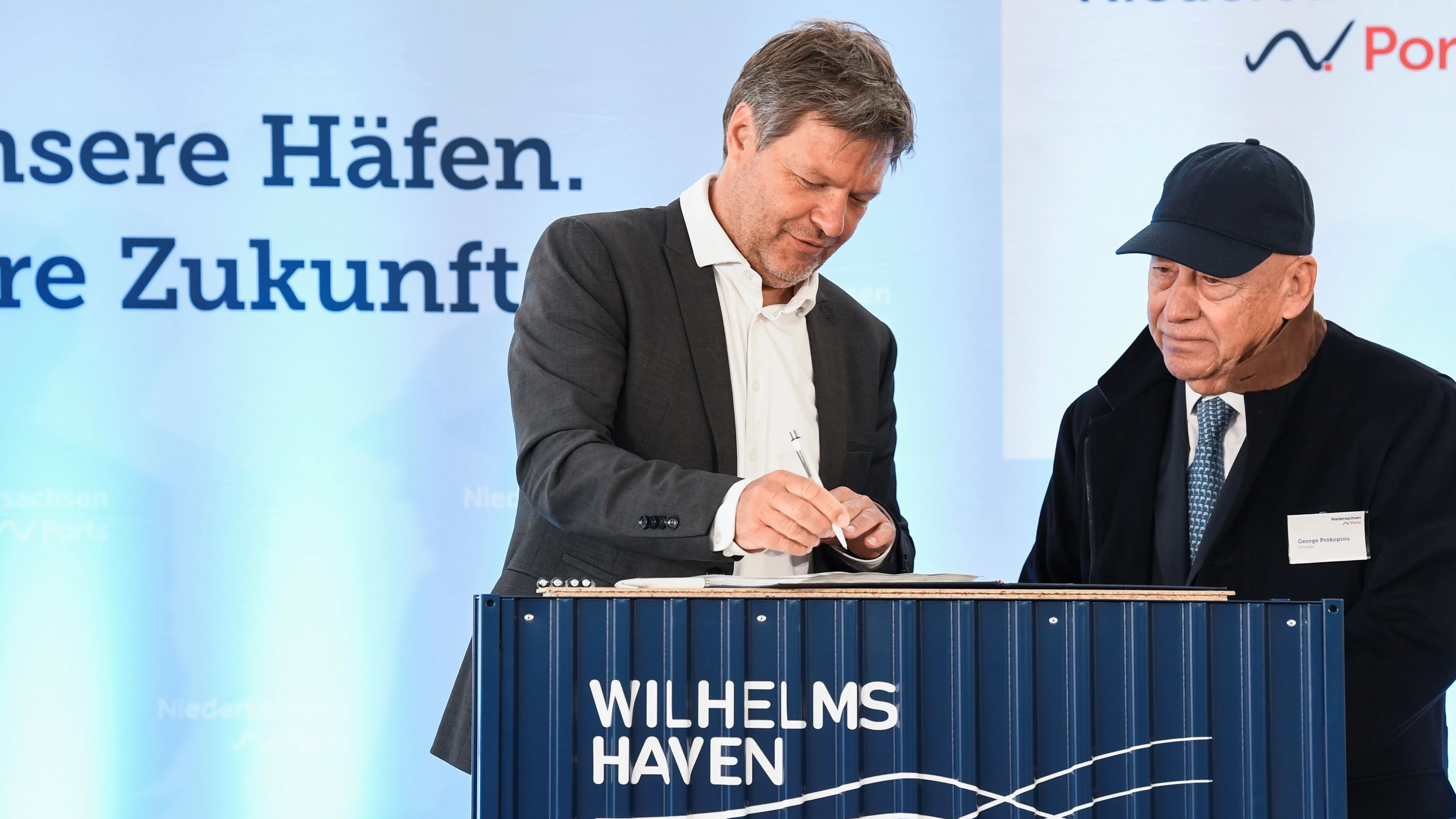 Bild: Schiffstransport im Krieg: Der Reeder, der Irans Bomben trotzt