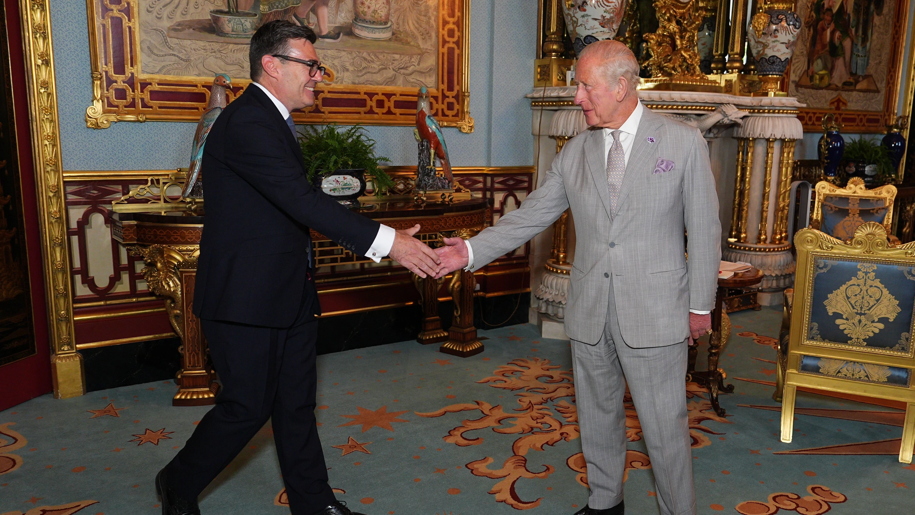 Labour-Regierungswechsel: König Charles ernennt Burnham zum neuen Premierminister Labour-Regierungswechsel: König Charles ernennt Burnham zum neuen Premierminister