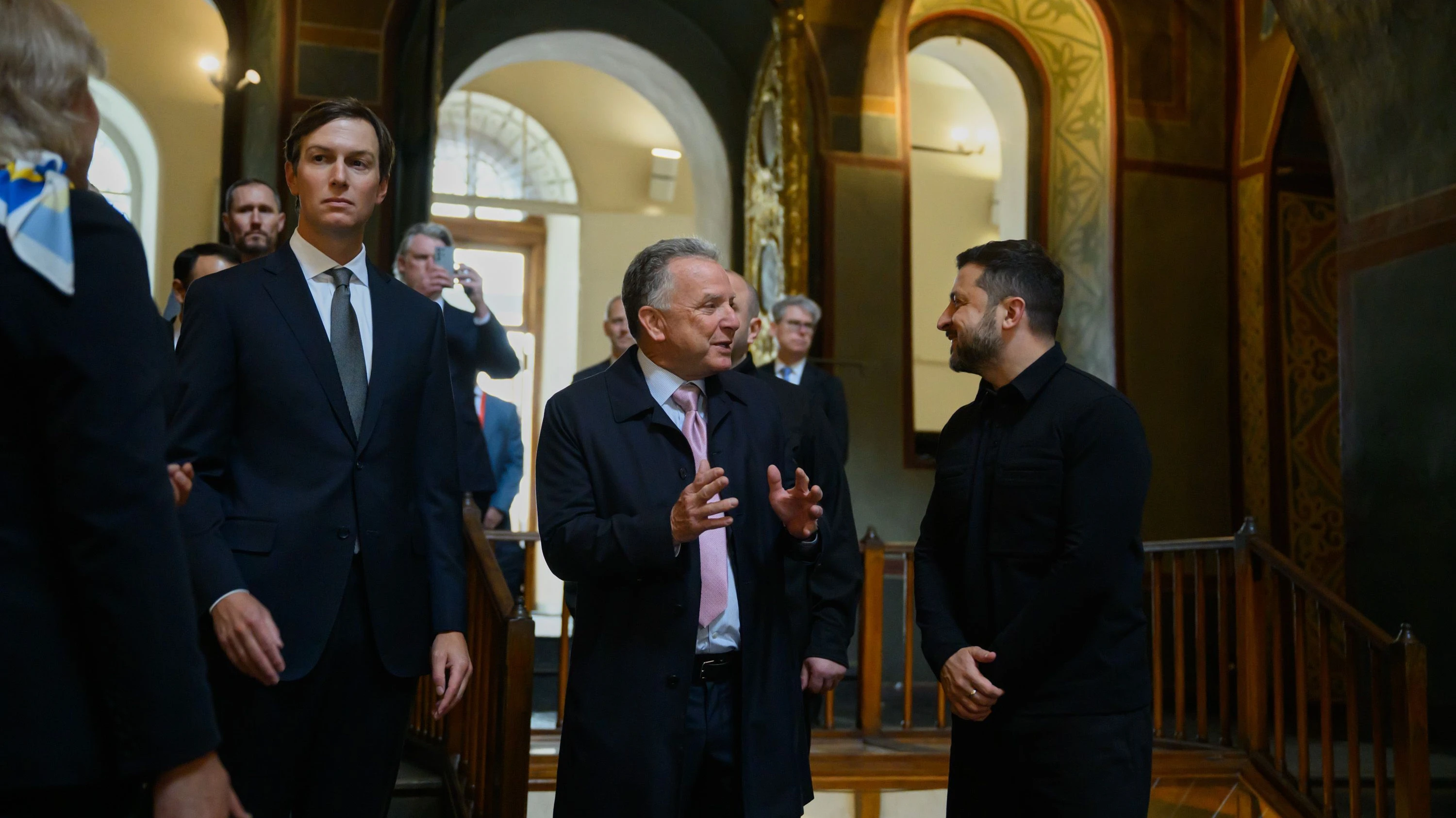 Liveblog Ukrainekrieg: Selenskyj, Witkoff und Kushner beginnen Gespräche