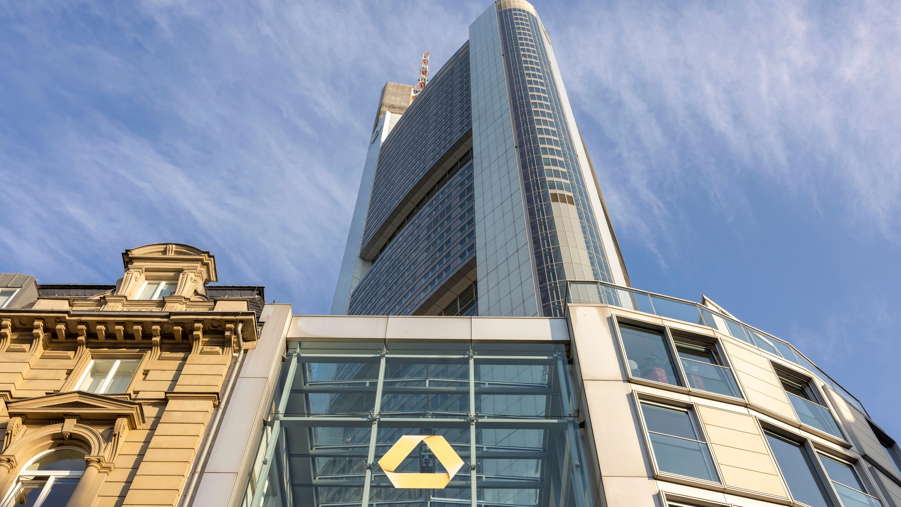 Ringen um Commerzbank: Unicredit-Aktionäre machen Weg für Übernahmeangebot für Commerzbank frei